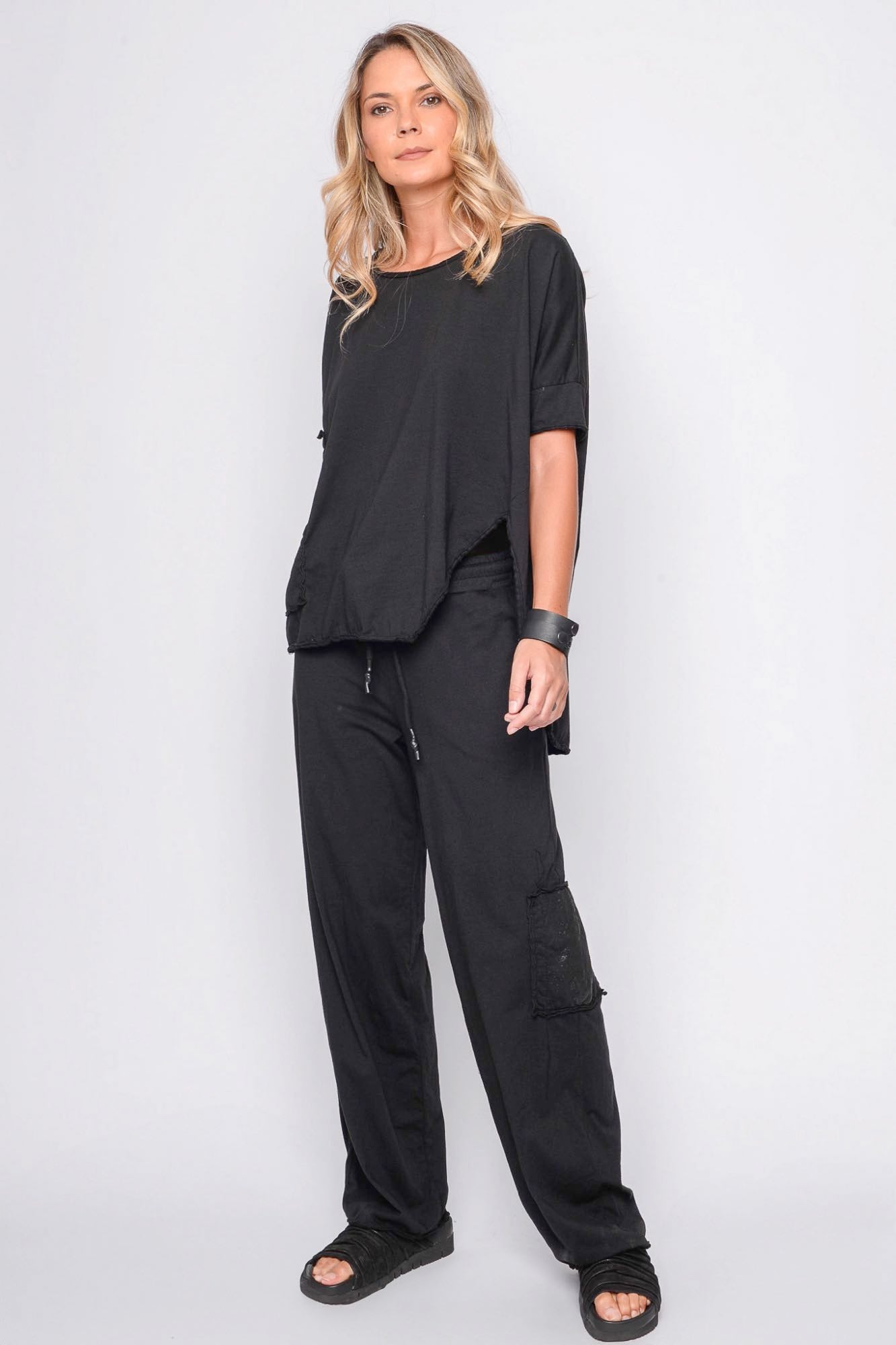 
                  
                    261.01.08 100% LIGHT JERSEY CO 100 BLACK
                  
                