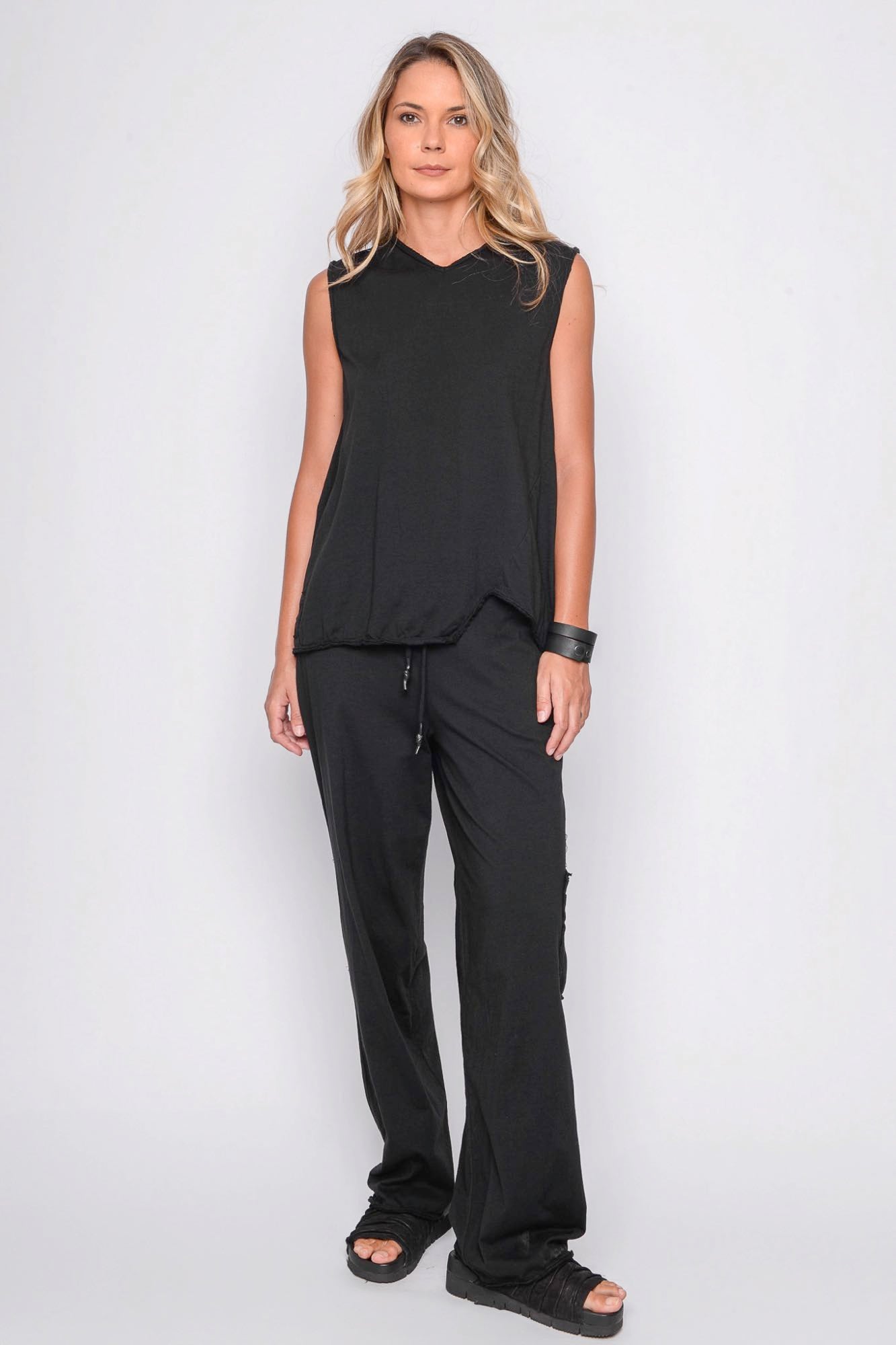 
                  
                    261.01.08 100% LIGHT JERSEY CO 100 BLACK
                  
                