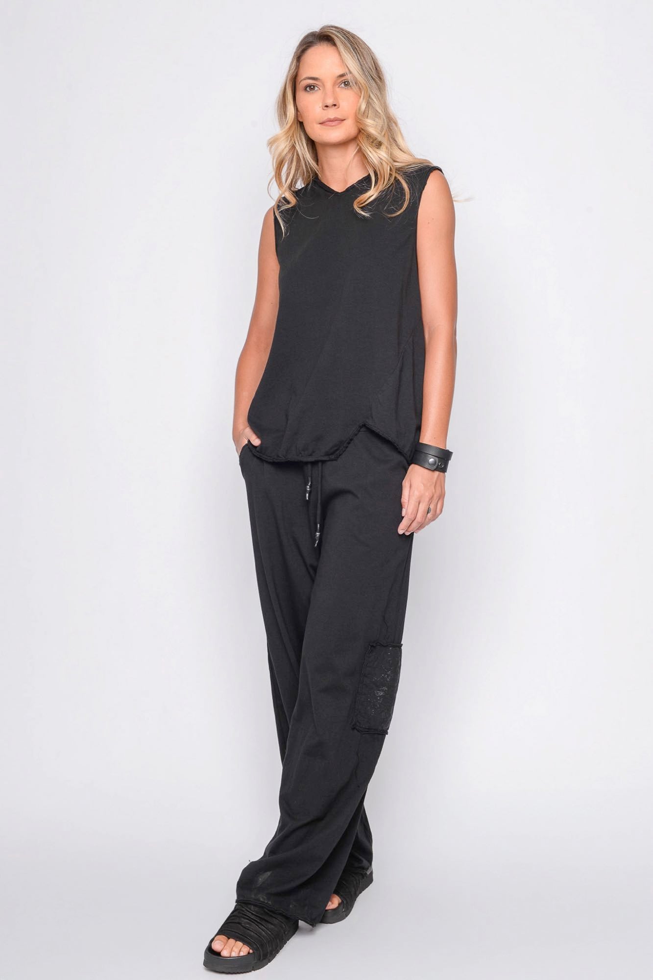 
                  
                    261.01.08 100% LIGHT JERSEY CO 100 BLACK
                  
                