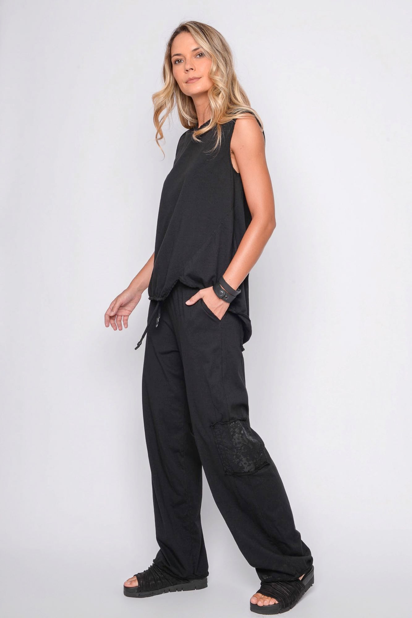 
                  
                    261.01.08 100% LIGHT JERSEY CO 100 BLACK
                  
                