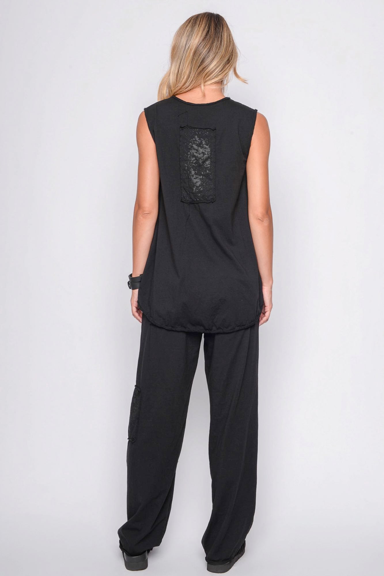 
                  
                    261.01.02 100% LIGHT JERSEY CO 100 BLACK
                  
                