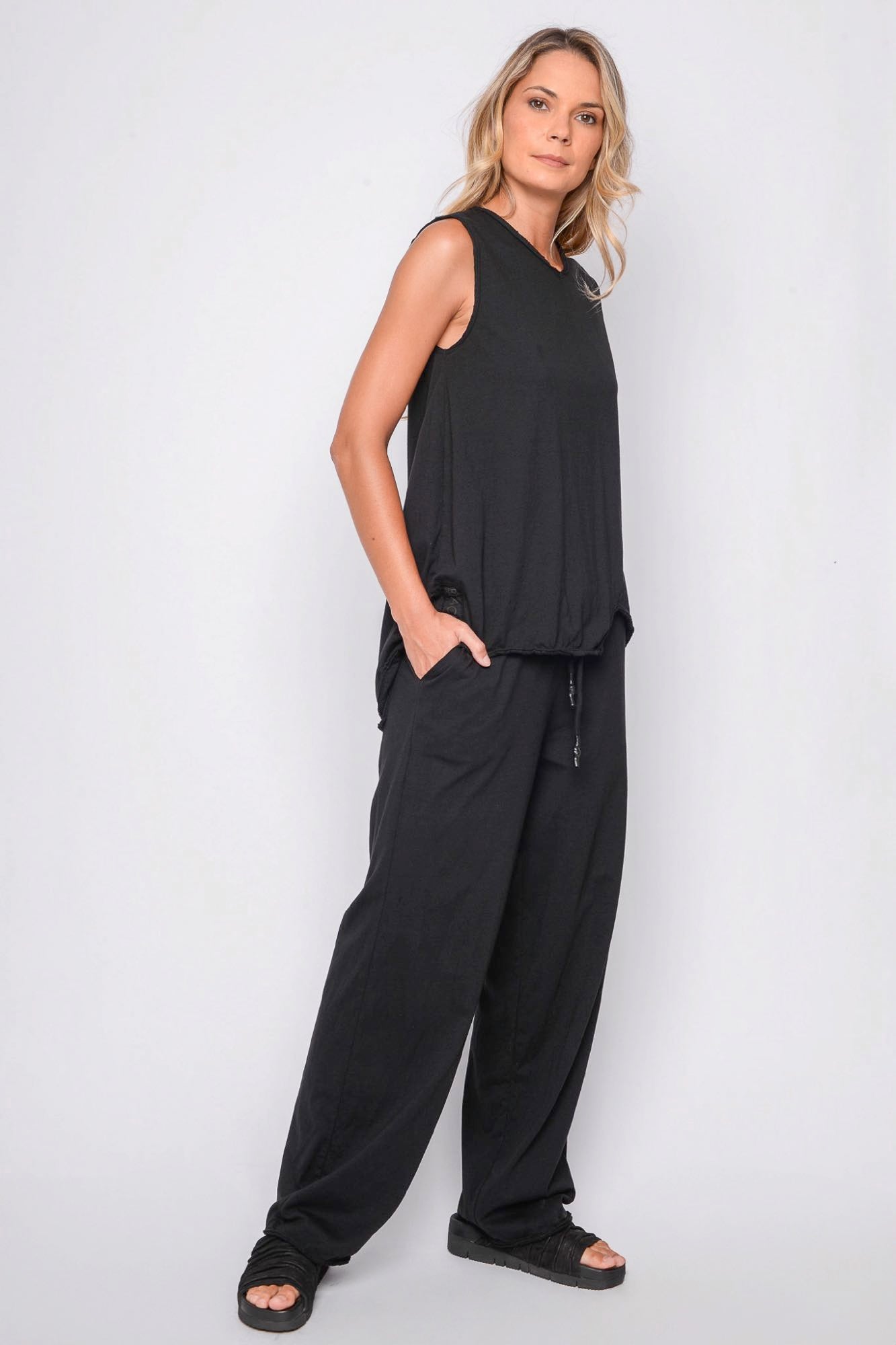 
                  
                    261.01.08 100% LIGHT JERSEY CO 100 BLACK
                  
                