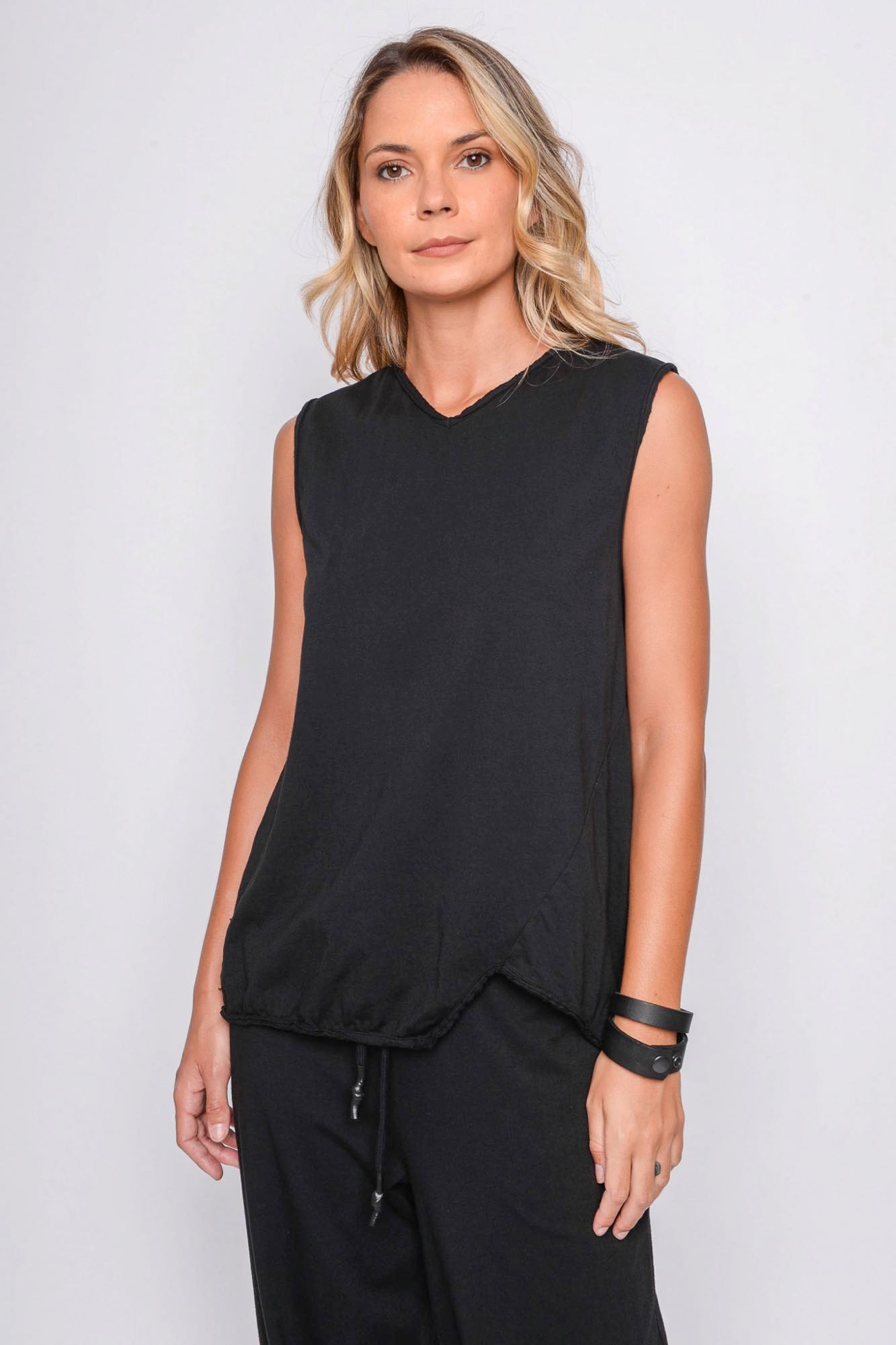 
                  
                    261.01.02 100% LIGHT JERSEY CO 100 BLACK
                  
                