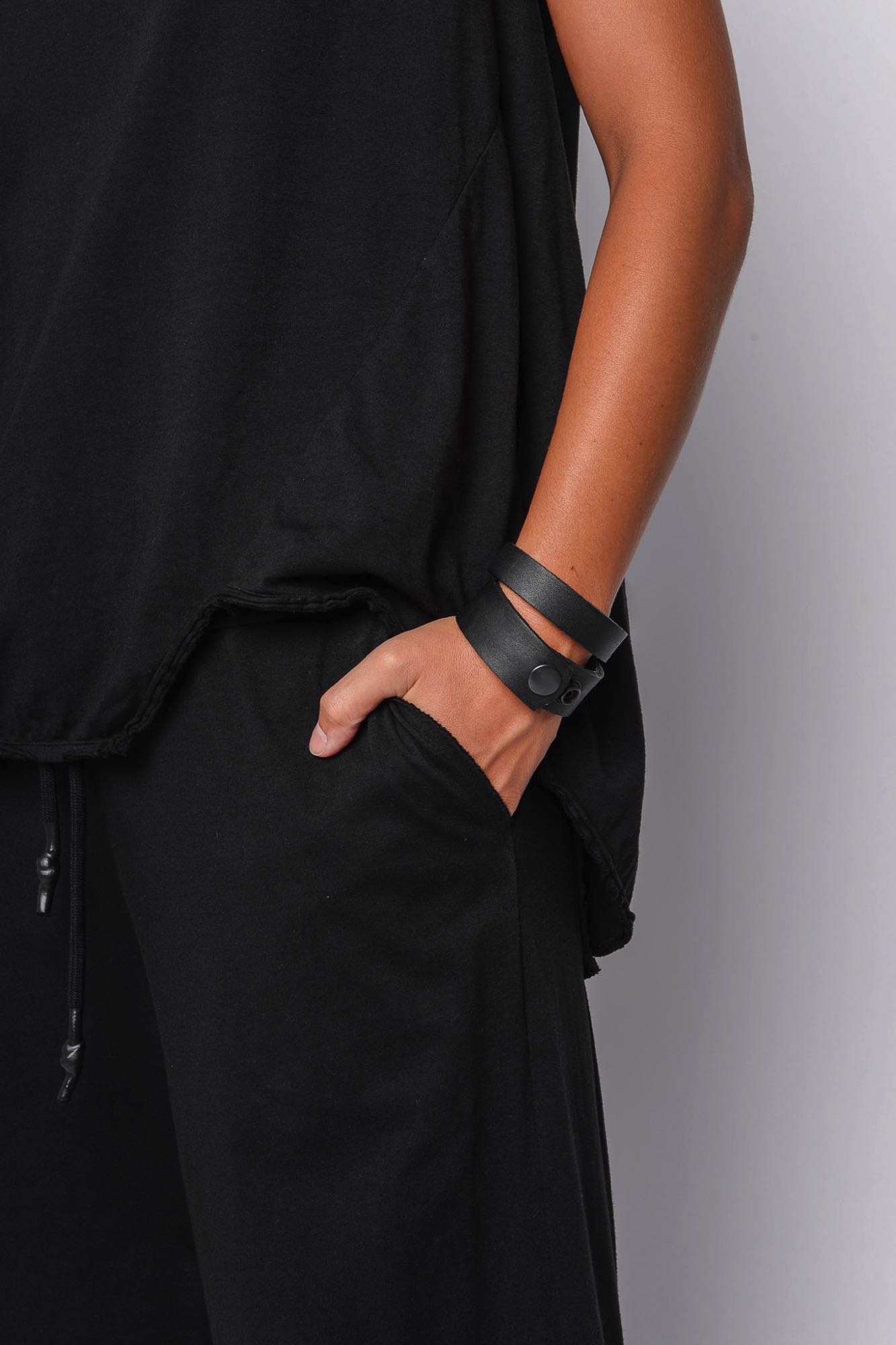 
                  
                    261.01.02 100% LIGHT JERSEY CO 100 BLACK
                  
                