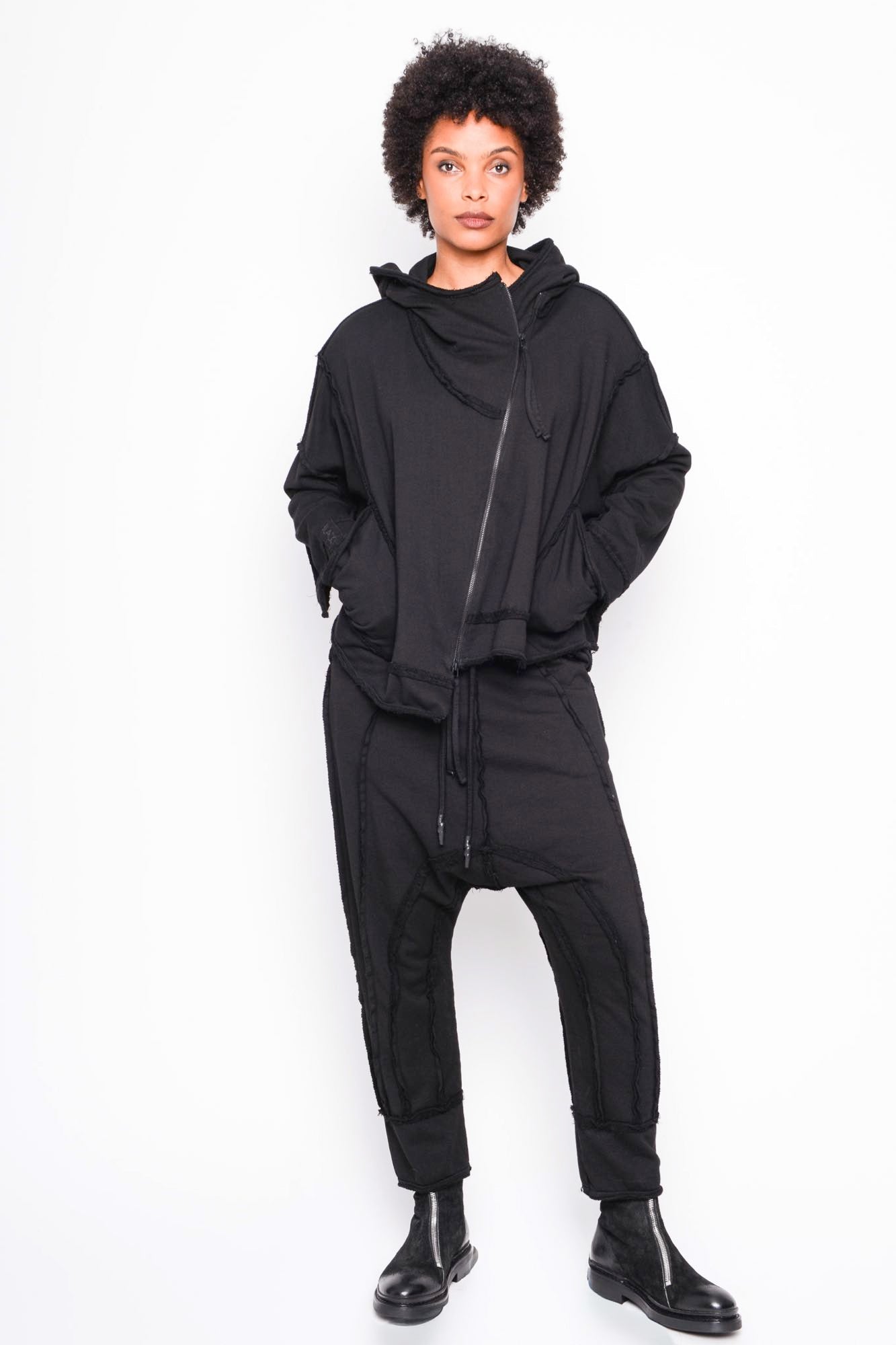 
                  
                    262.03.01 RV100 BLACK
                  
                