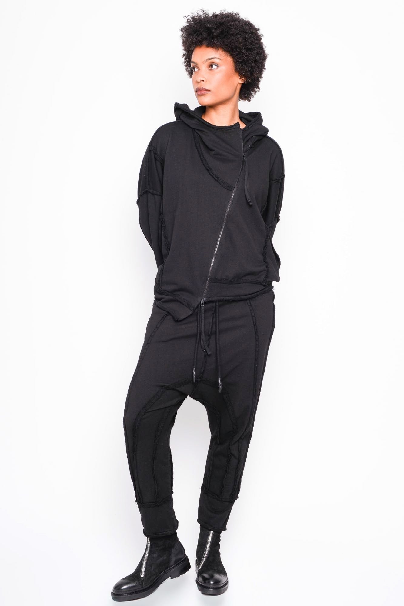 
                  
                    262.03.01 RV100 BLACK
                  
                
