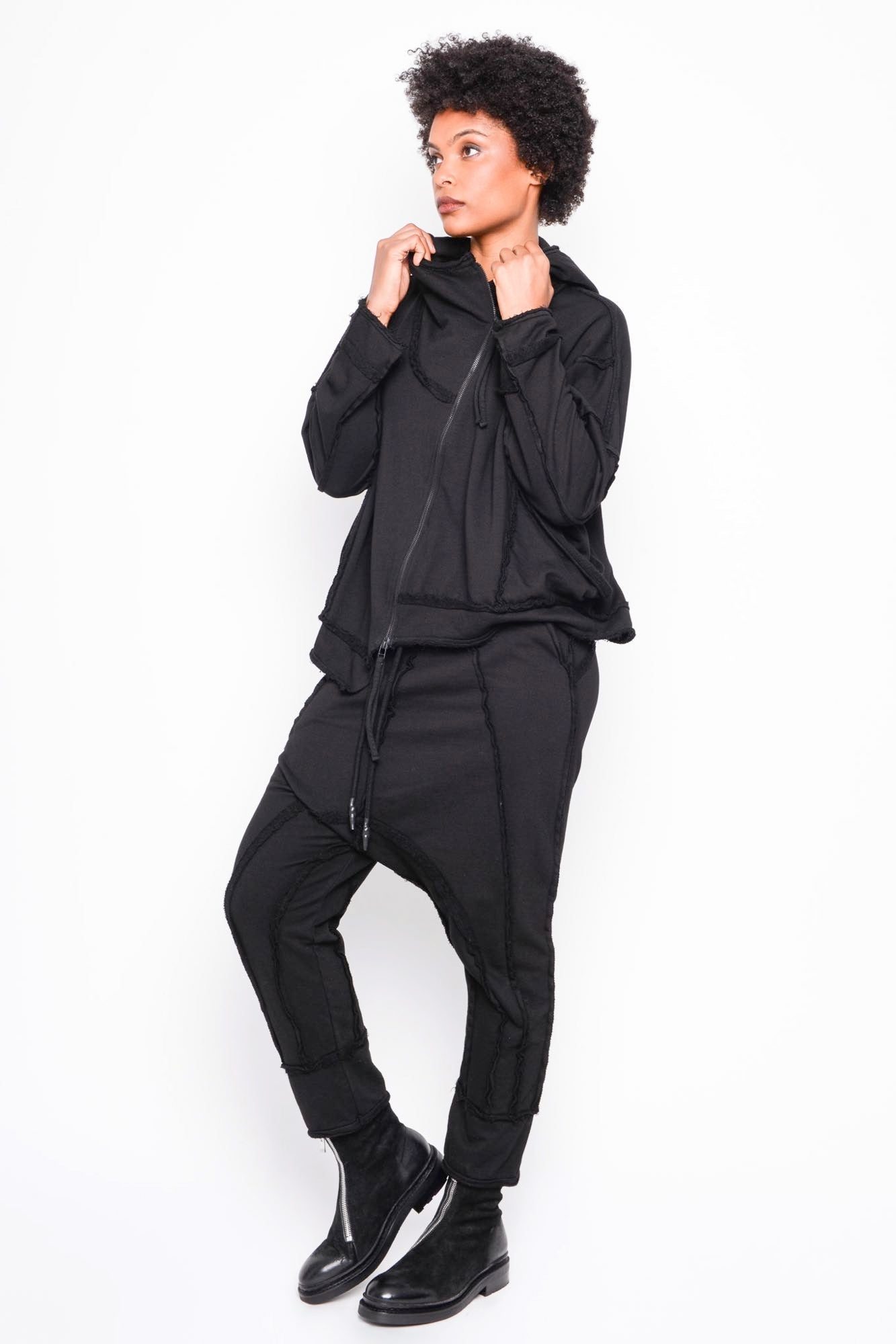 
                  
                    262.03.02 RV100 BLACK
                  
                