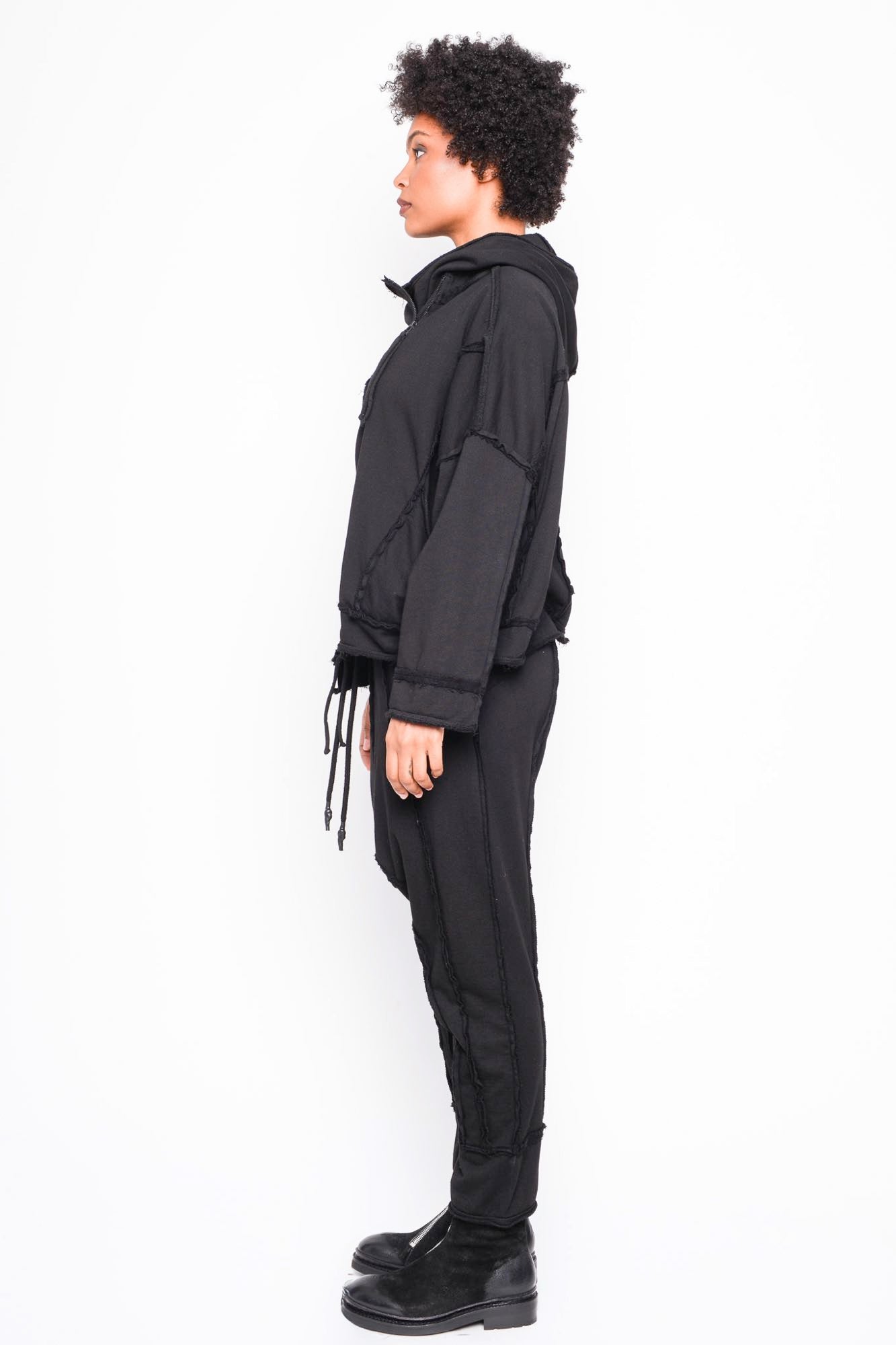 
                  
                    262.03.02 RV100 BLACK
                  
                
