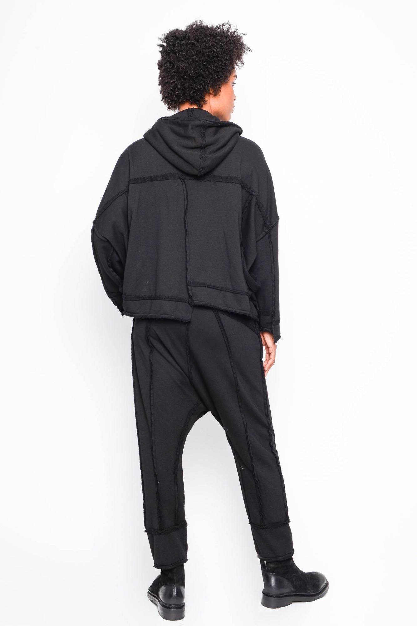 
                  
                    262.03.01 RV100 BLACK
                  
                