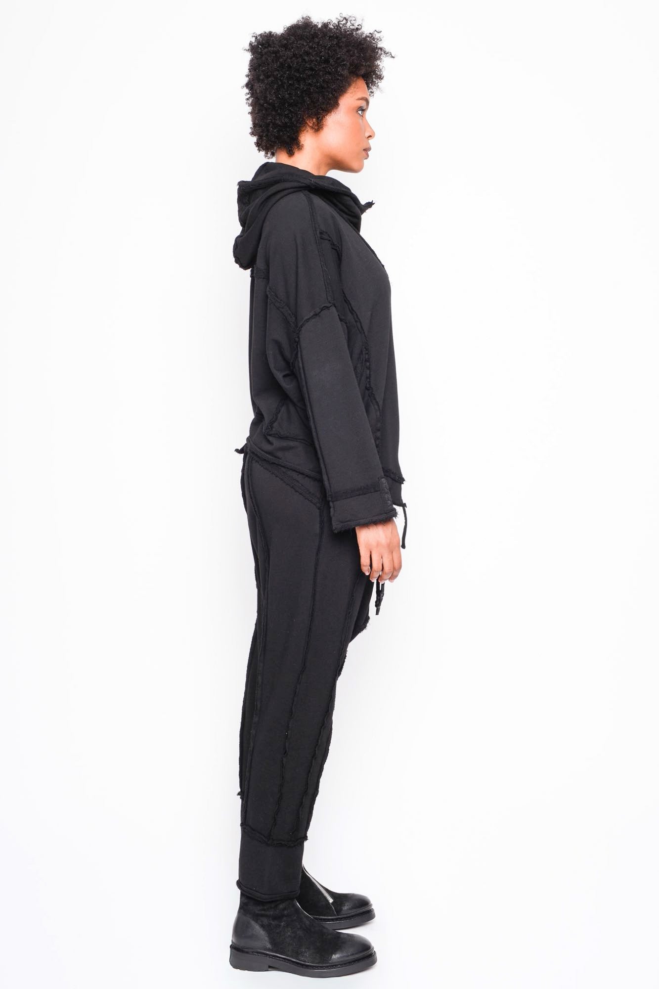 
                  
                    262.03.01 RV100 BLACK
                  
                