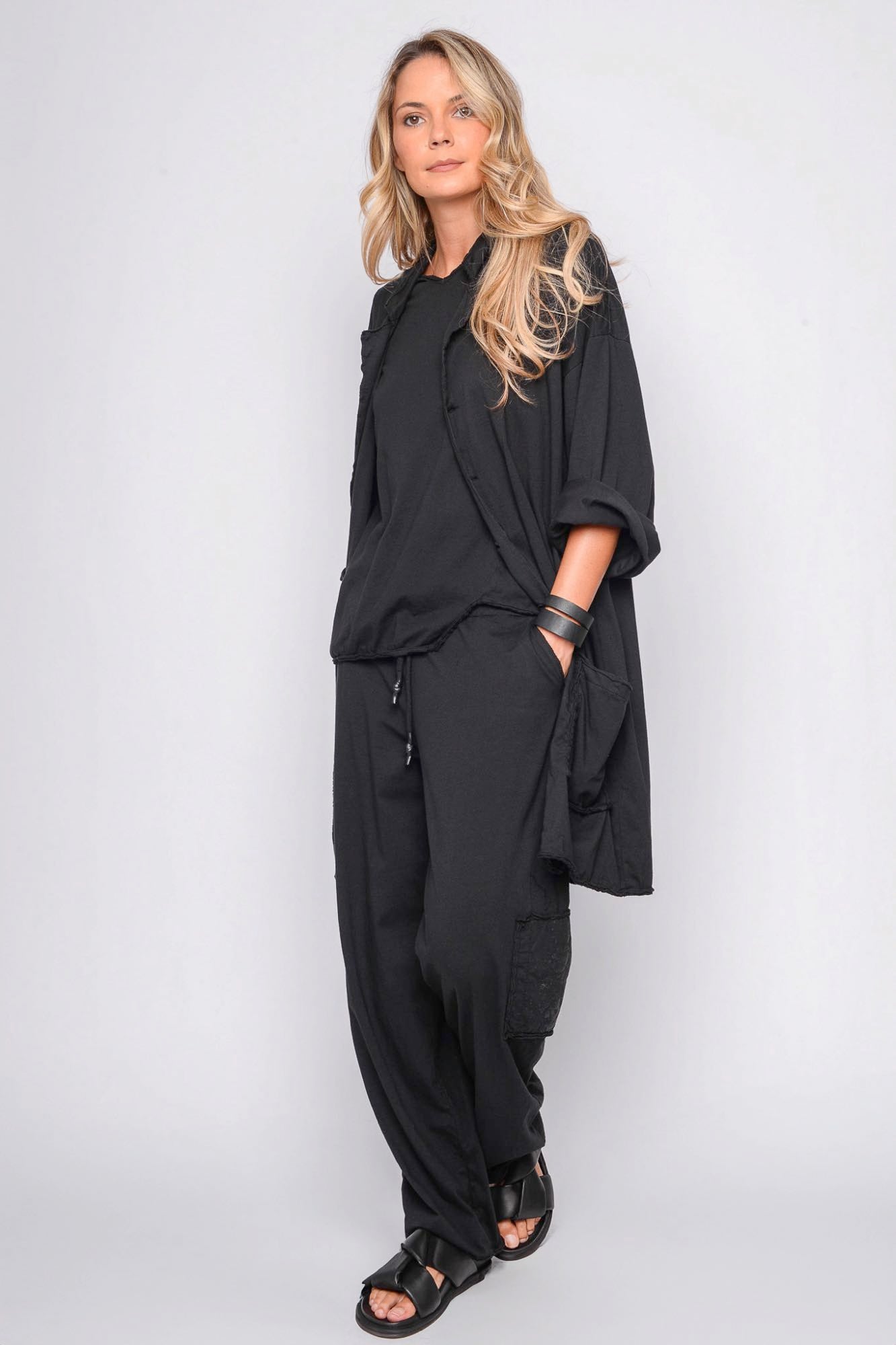 
                  
                    261.01.04 100% LIGHT JERSEY CO 100 BLACK
                  
                