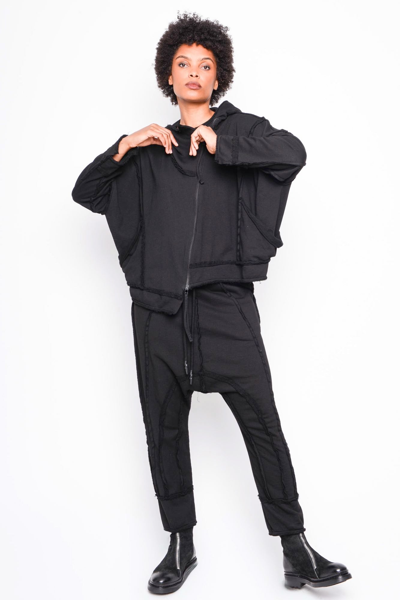 
                  
                    262.03.01 RV100 BLACK
                  
                