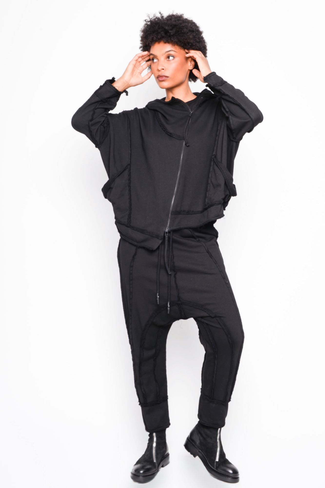 
                  
                    262.03.01 RV100 BLACK
                  
                