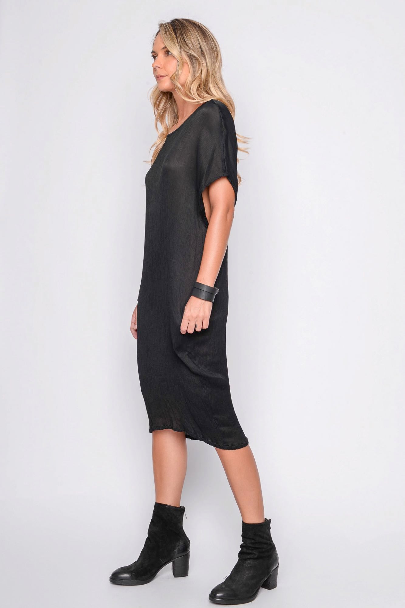 
                  
                    261.11.04 100% MODAL CRINKLE 100 BLACK
                  
                