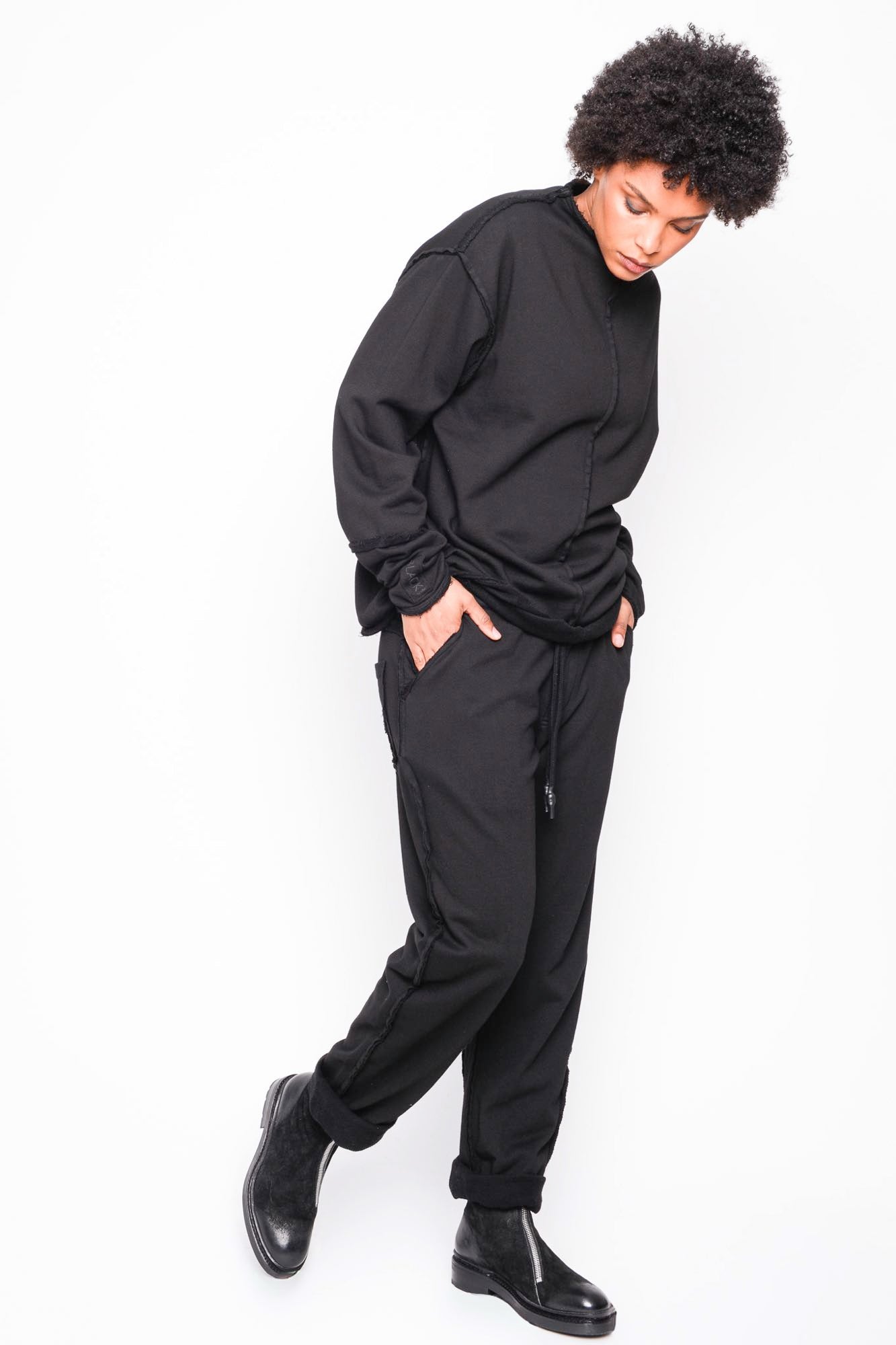 
                  
                    262.03.05 RV100 BLACK
                  
                