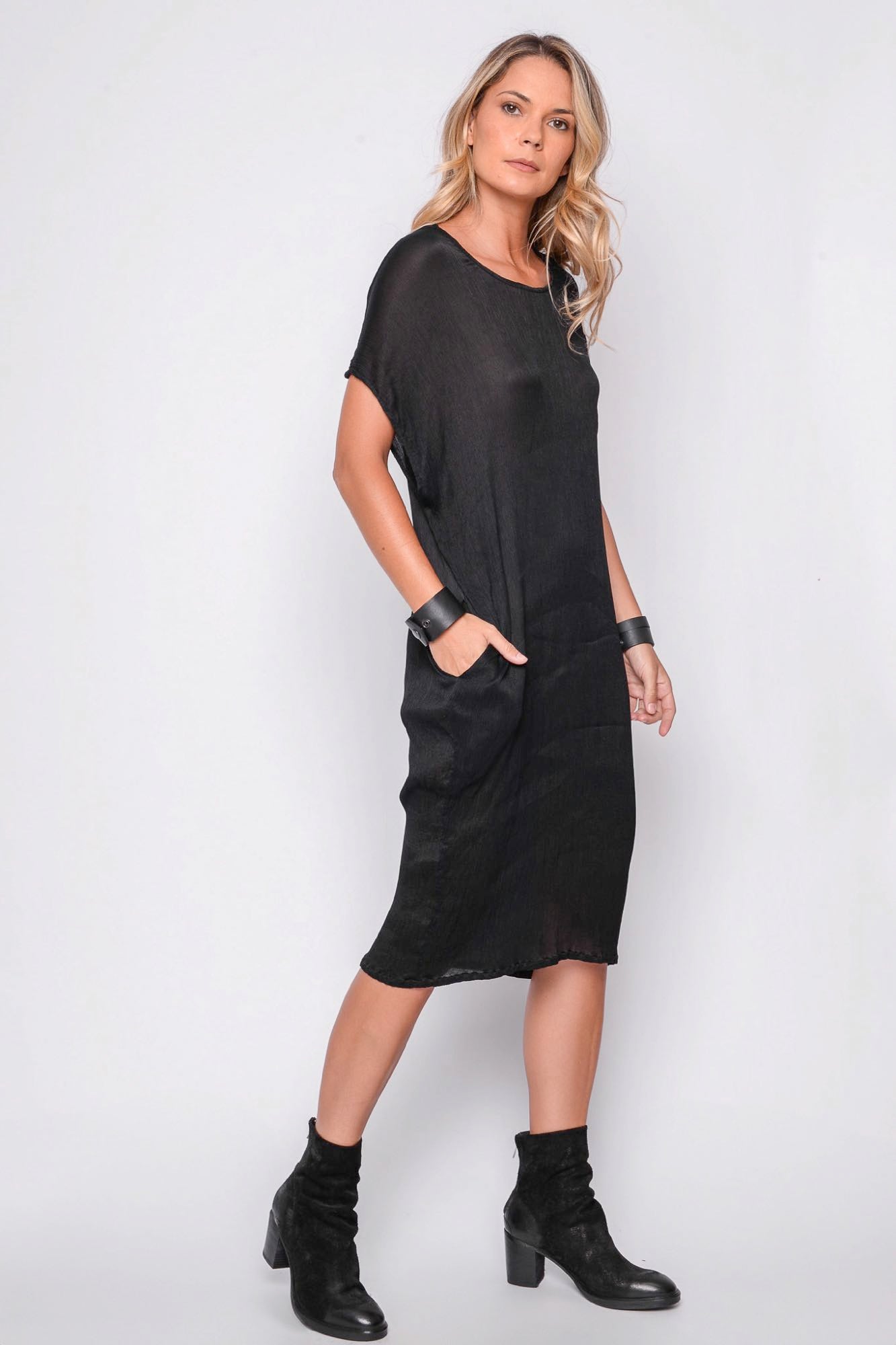 
                  
                    261.11.04 100% MODAL CRINKLE 100 BLACK
                  
                