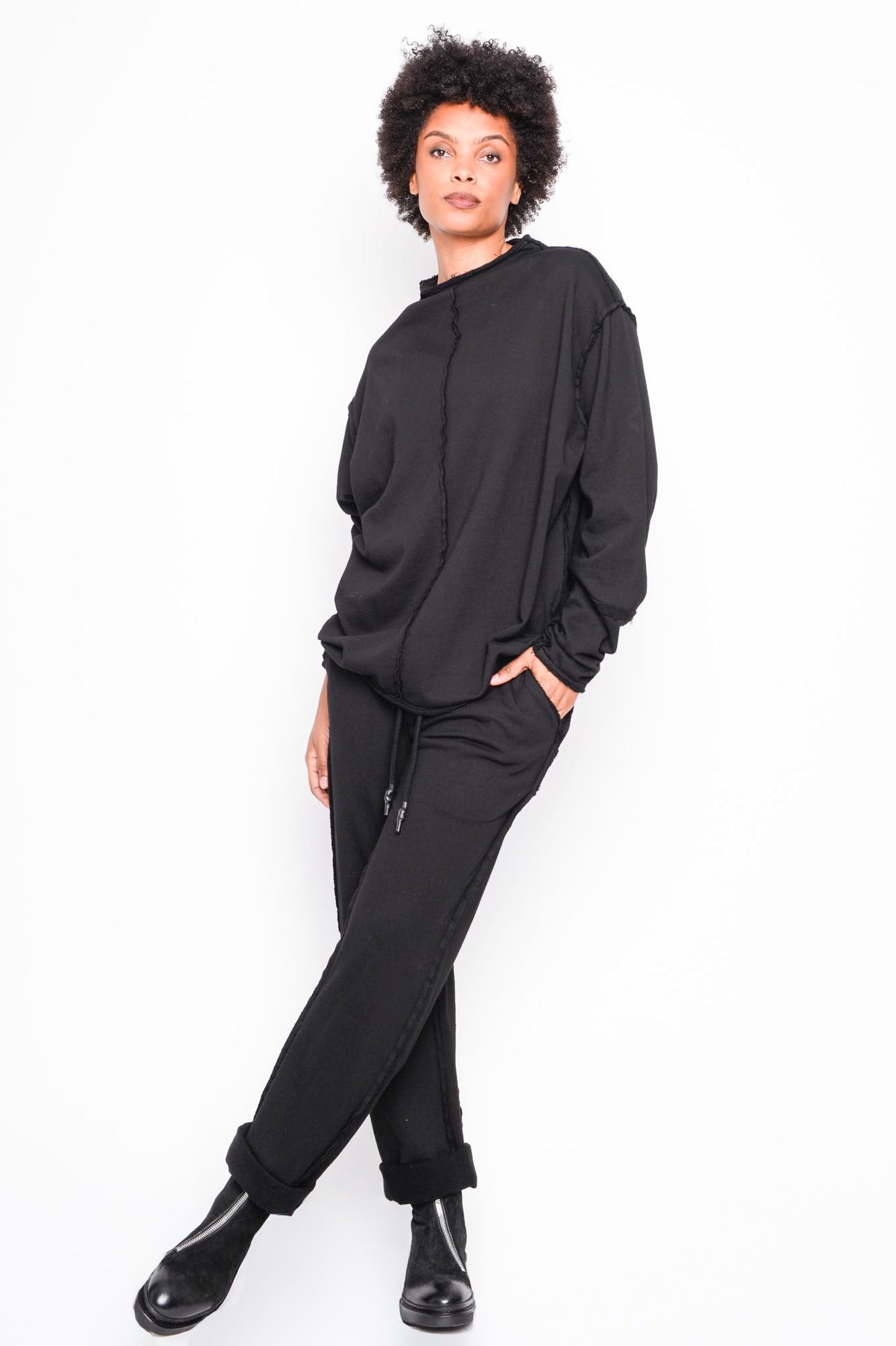 
                  
                    262.03.05 RV100 BLACK
                  
                