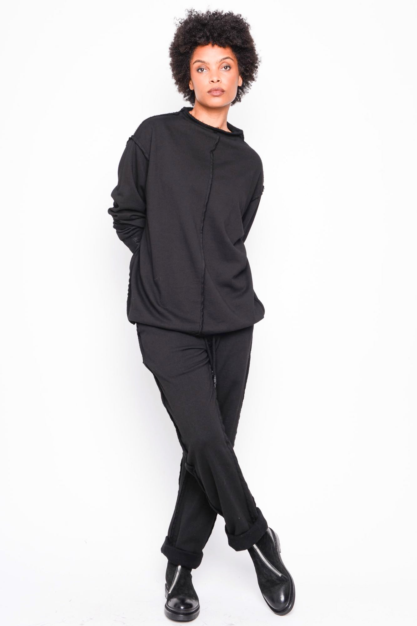 
                  
                    262.03.05 RV100 BLACK
                  
                