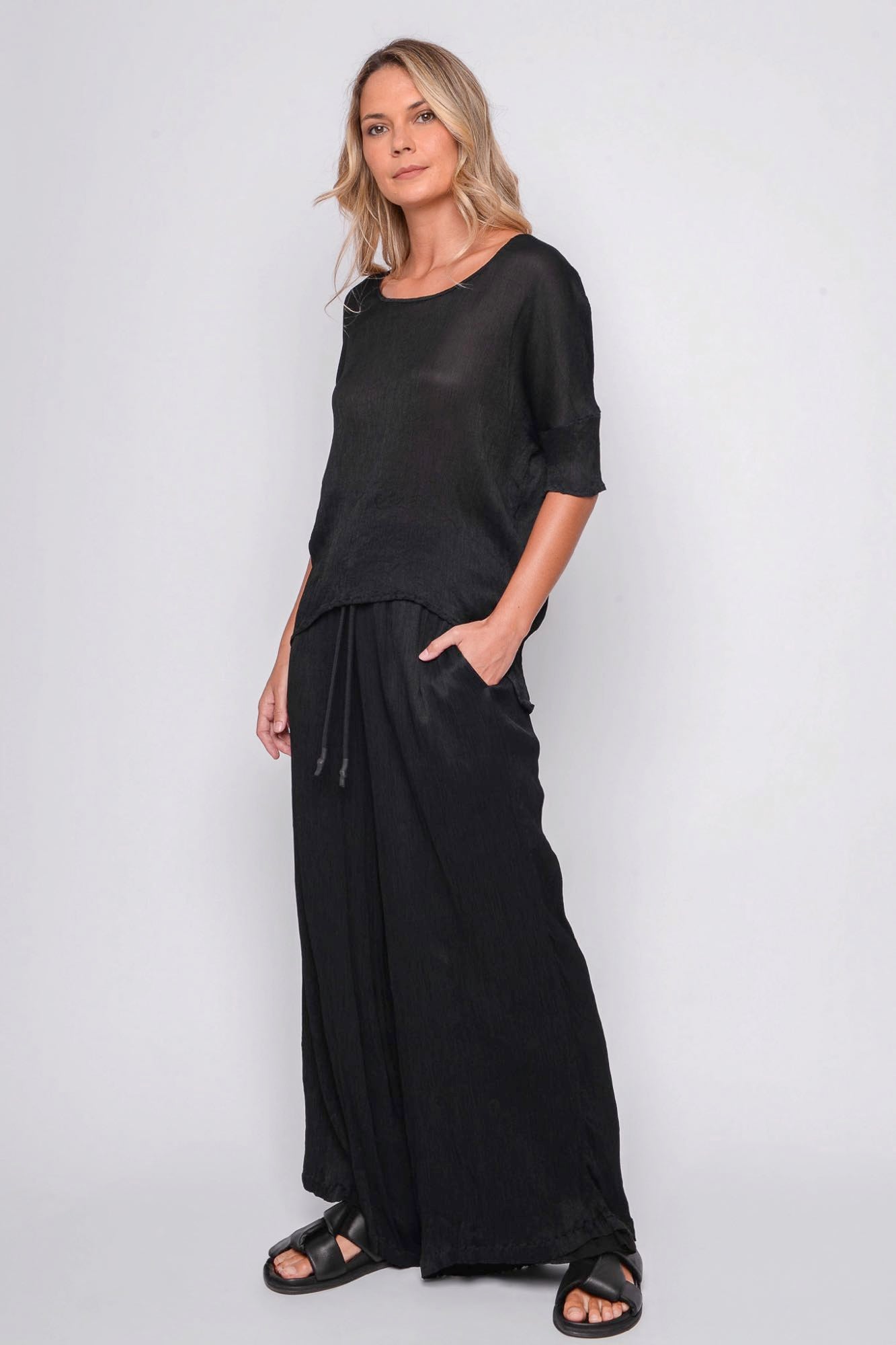 
                  
                    261.11.07 100% MODAL CRINKLE 100 BLACK
                  
                