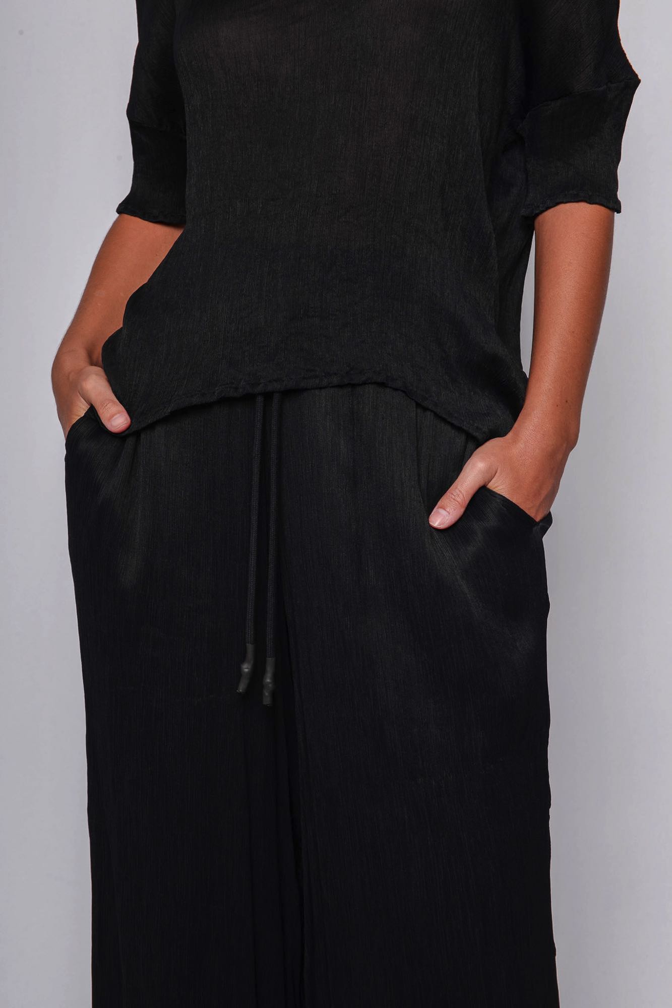 
                  
                    261.11.07 100% MODAL CRINKLE 100 BLACK
                  
                