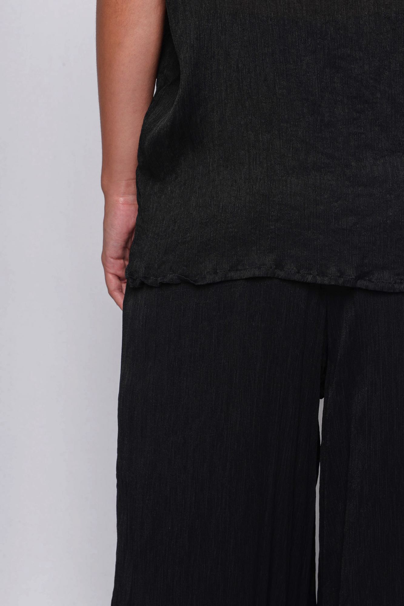 
                  
                    261.11.07 100% MODAL CRINKLE 100 BLACK
                  
                