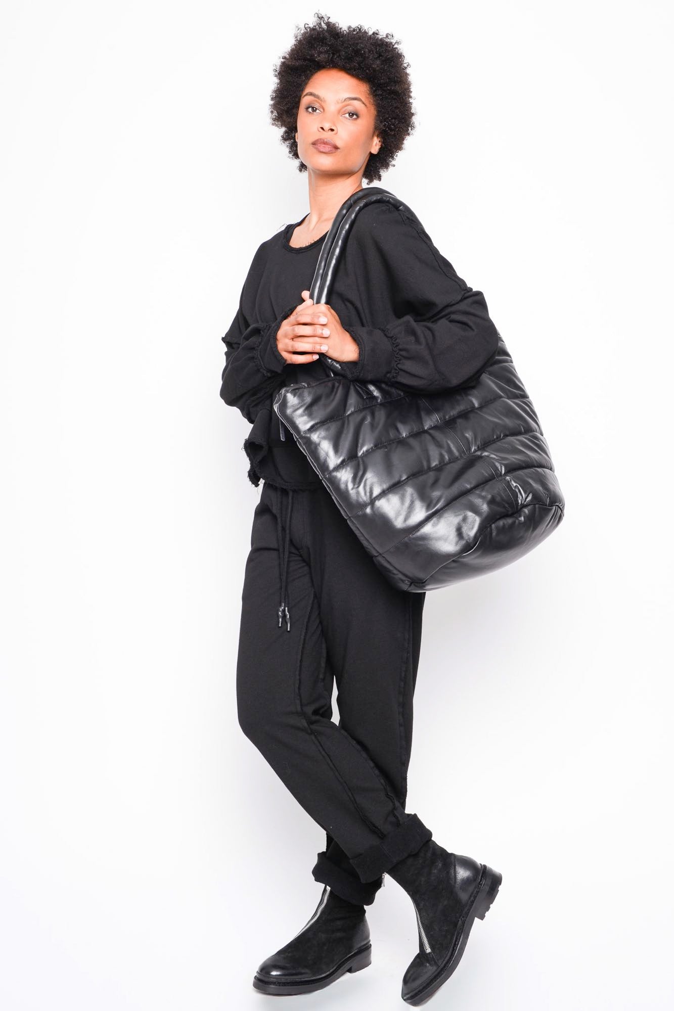
                  
                    262.03.05 RV100 BLACK
                  
                