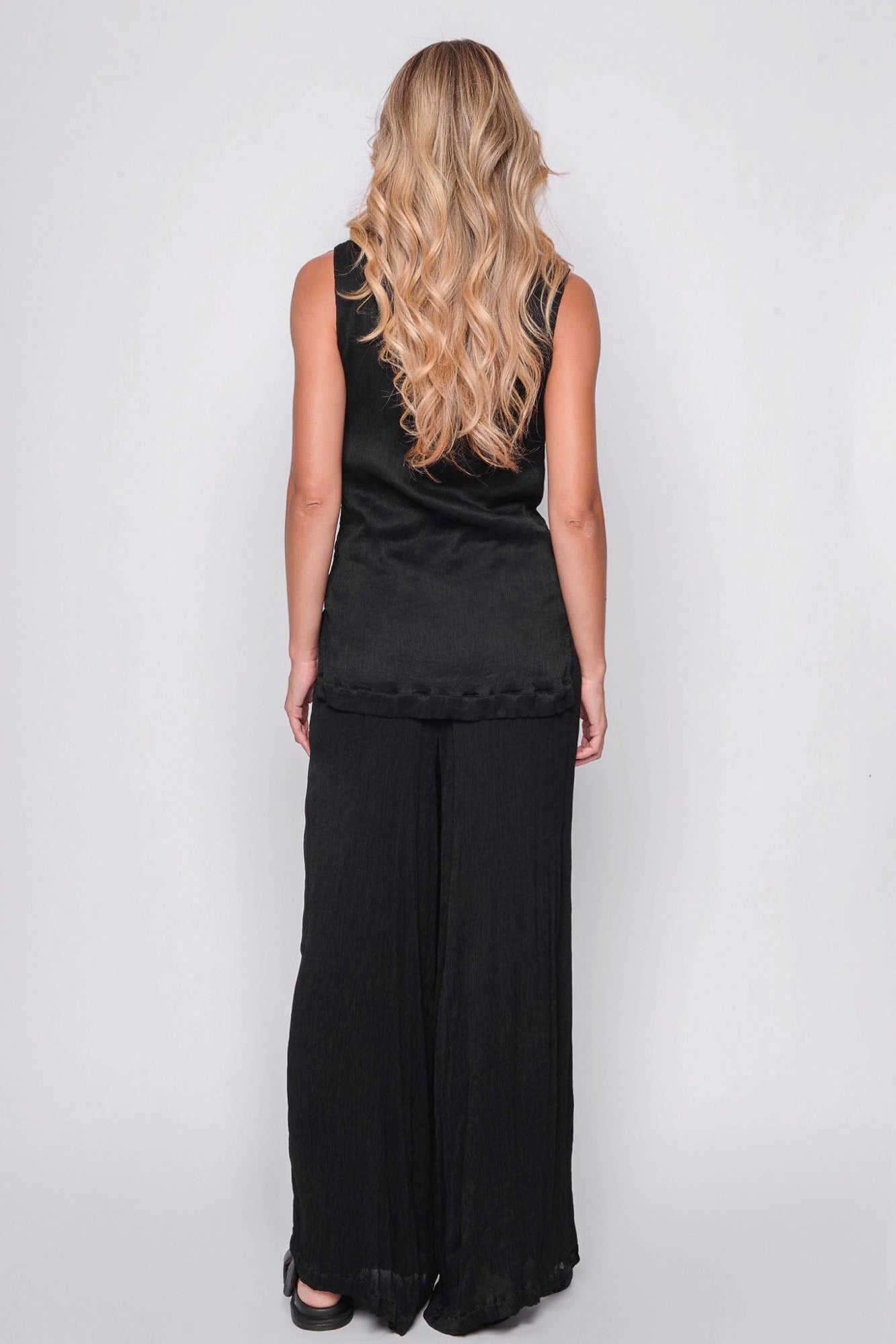 
                  
                    261.11.06 100% MODAL CRINKLE 100 BLACK
                  
                