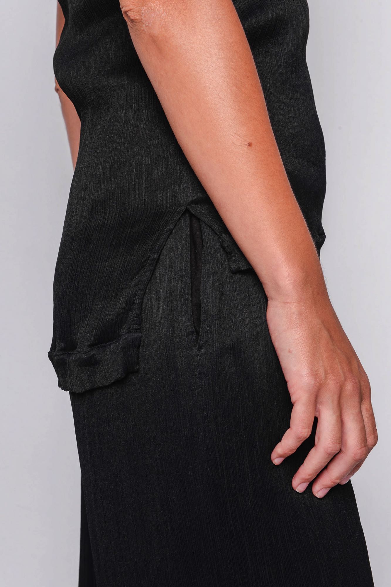 
                  
                    261.11.06 100% MODAL CRINKLE 100 BLACK
                  
                