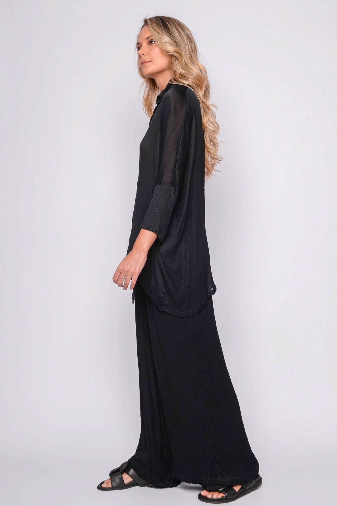 
                  
                    261.11.02 100% MODAL CRINKLE 100 BLACK
                  
                