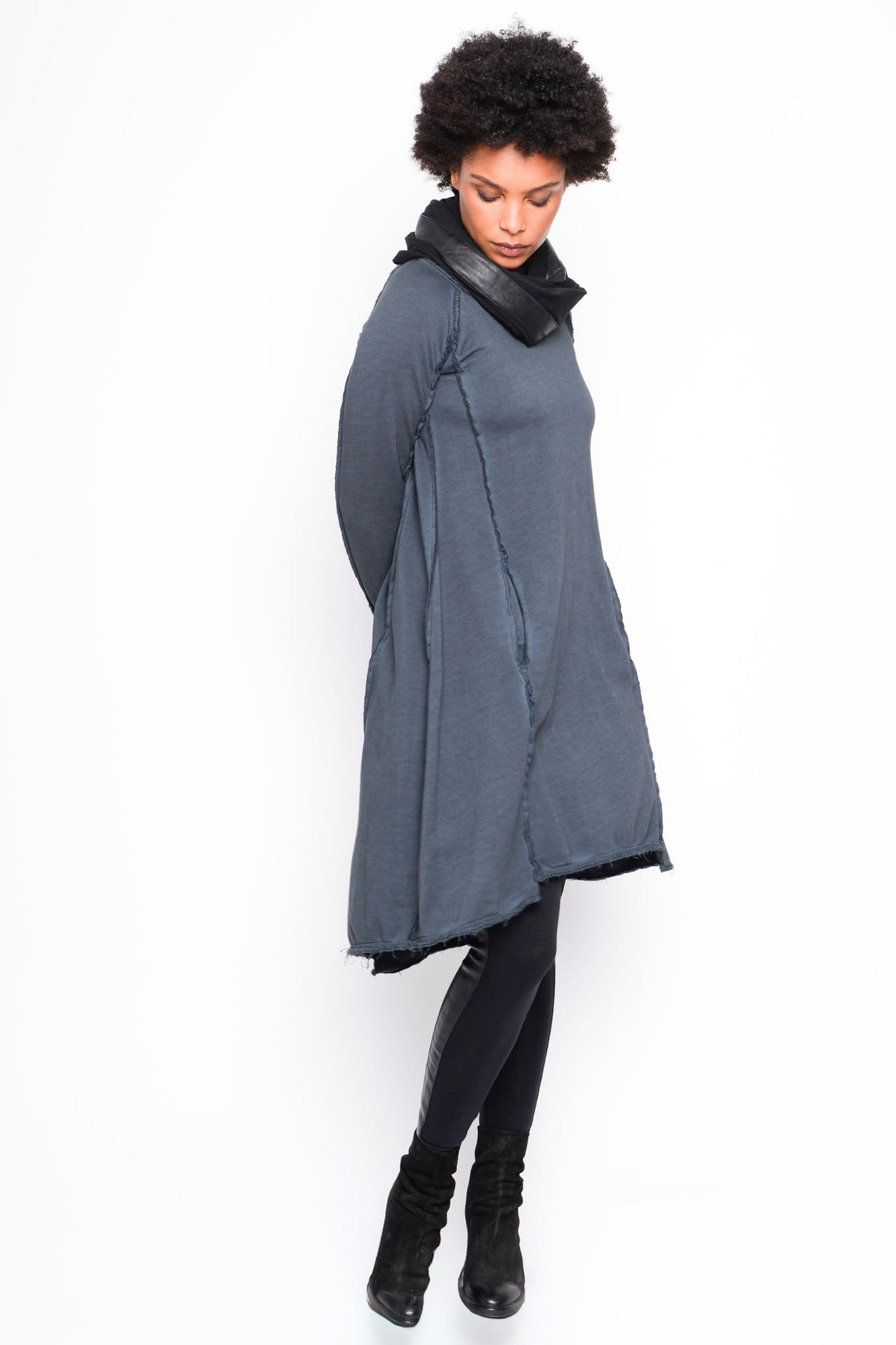 
                  
                    262.03.08 RV4220 SLATE
                  
                