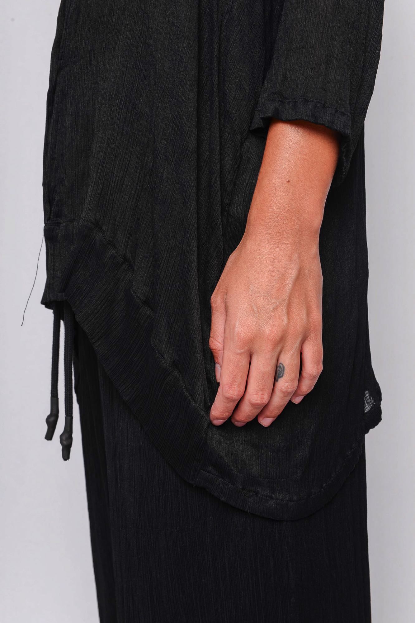 
                  
                    261.11.03 100% MODAL CRINKLE 100 BLACK
                  
                