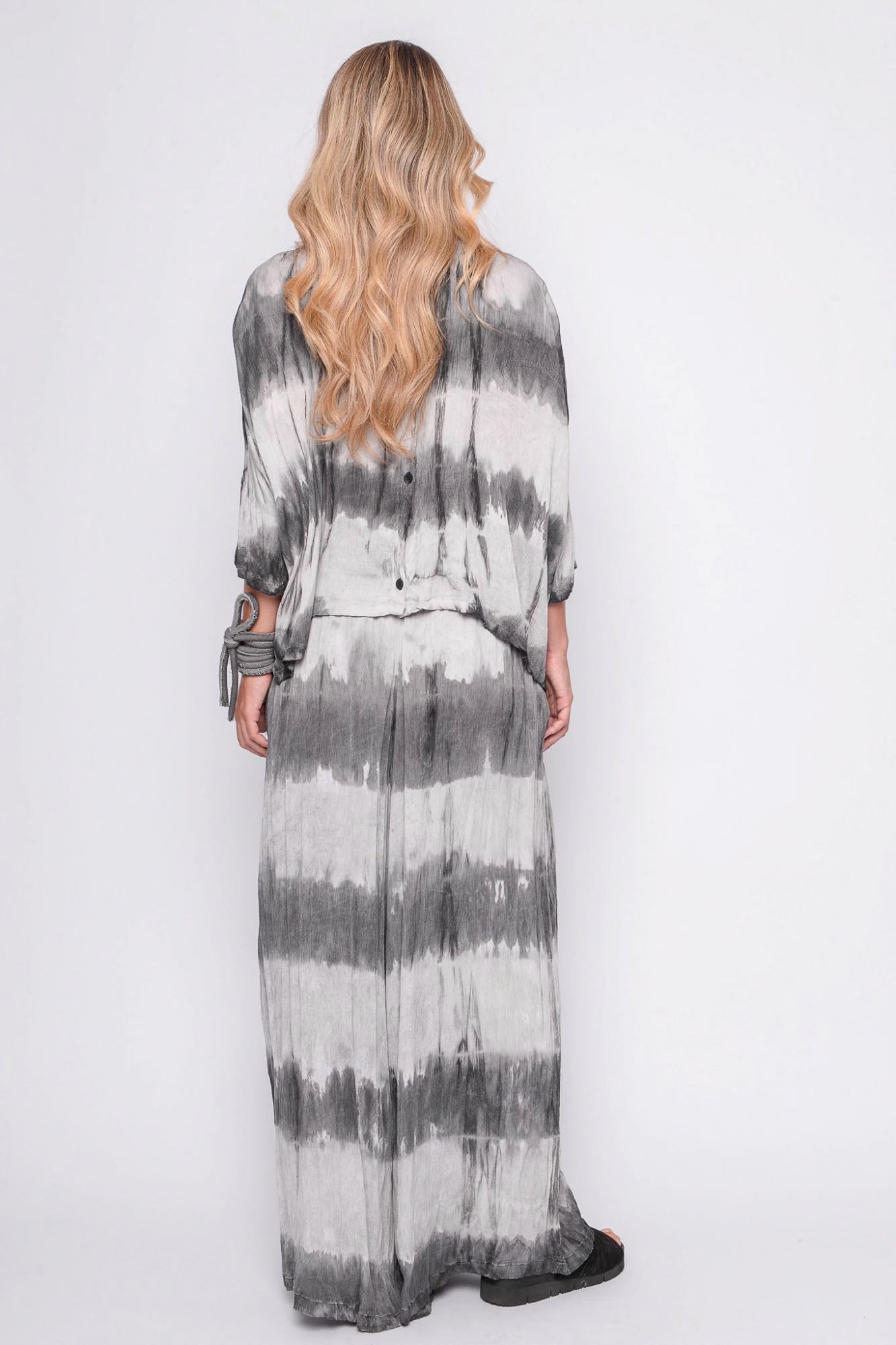 
                  
                    261.11.01 100% MODAL CRINKLE 119 TIE DYE
                  
                