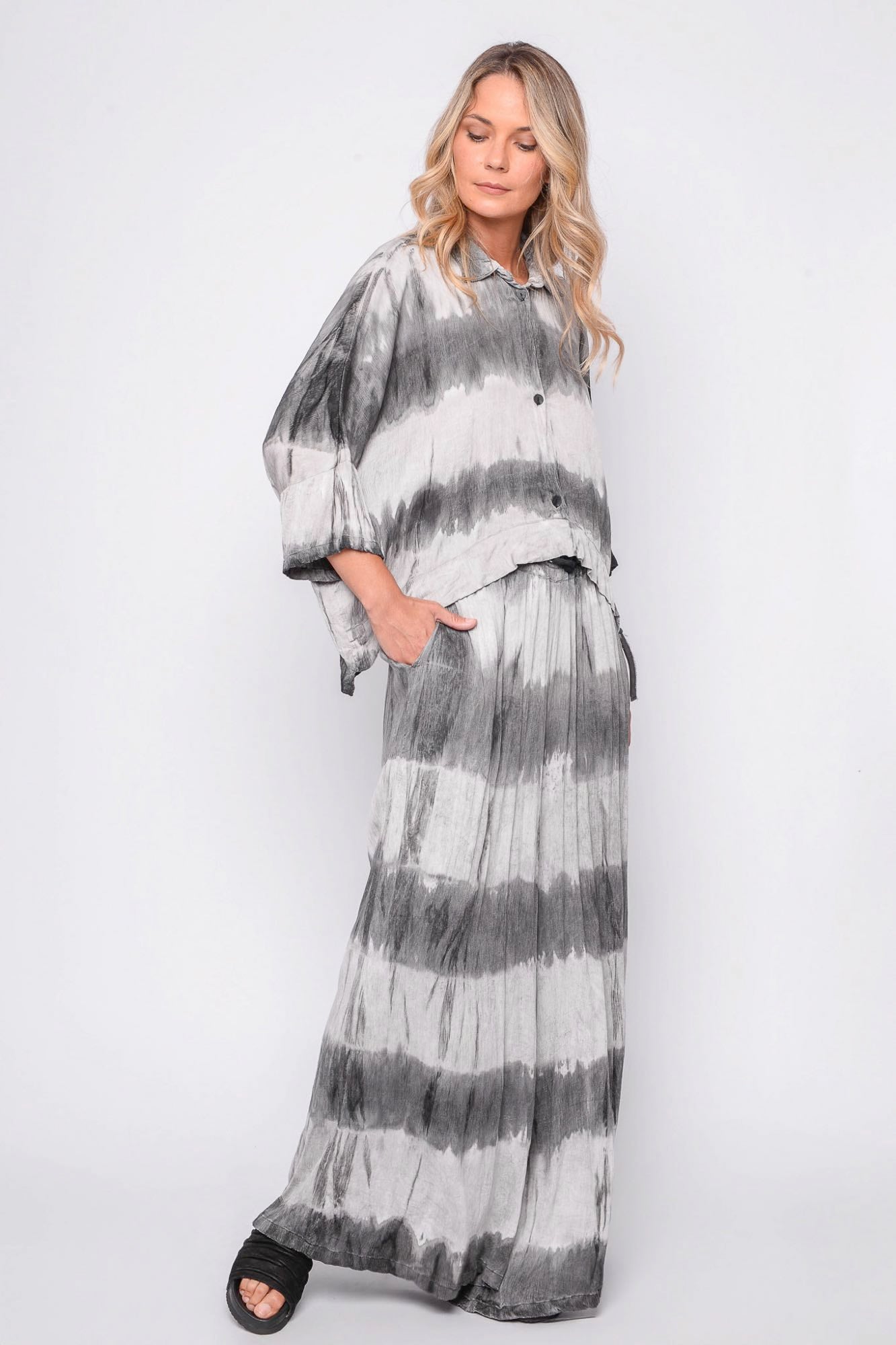 
                  
                    261.11.01 100% MODAL CRINKLE 119 TIE DYE
                  
                