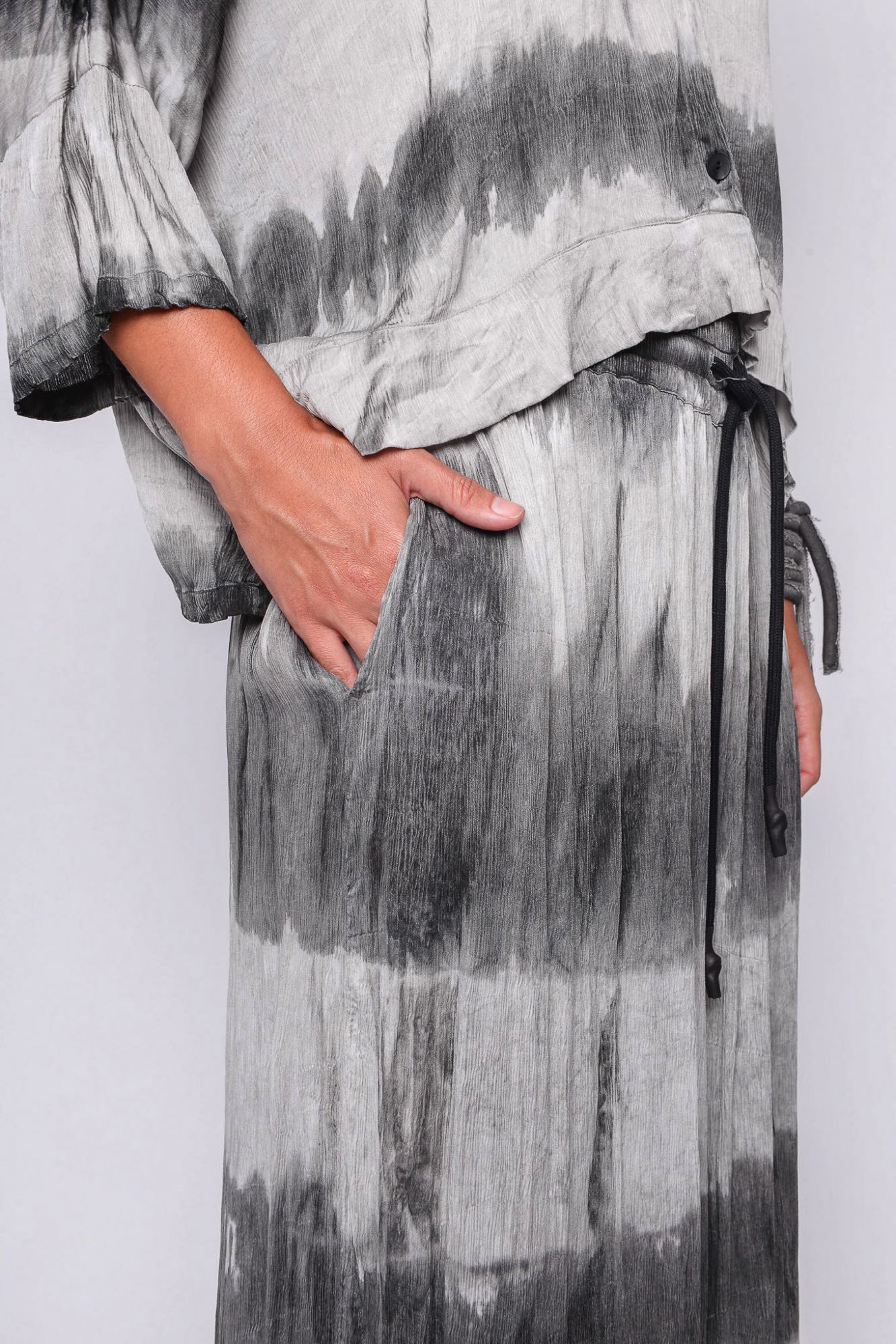 
                  
                    261.11.01 100% MODAL CRINKLE 119 TIE DYE
                  
                