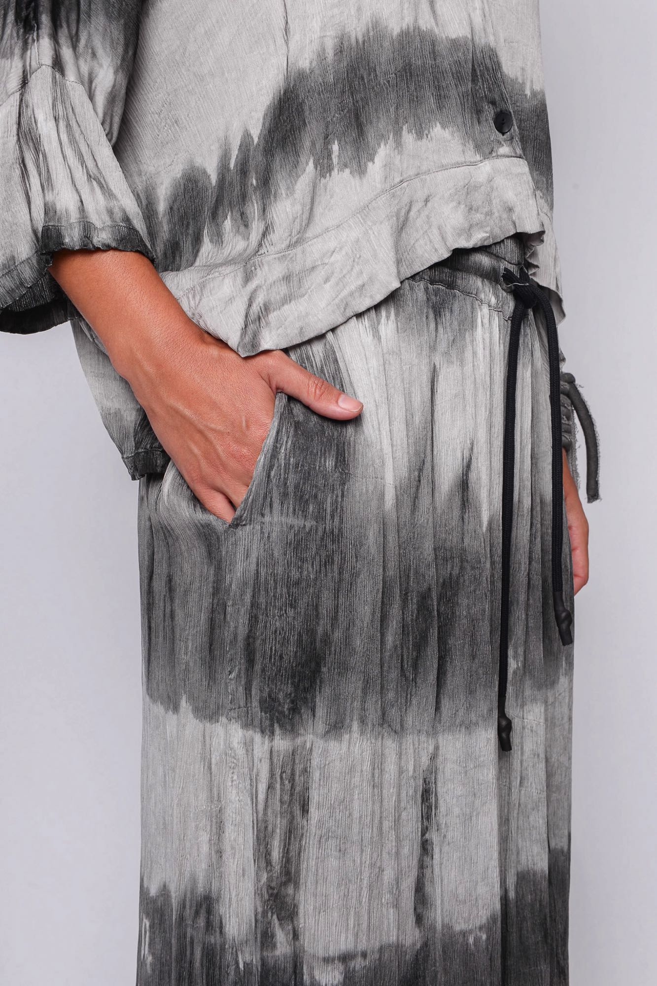 
                  
                    261.11.01 100% MODAL CRINKLE 119 TIE DYE
                  
                