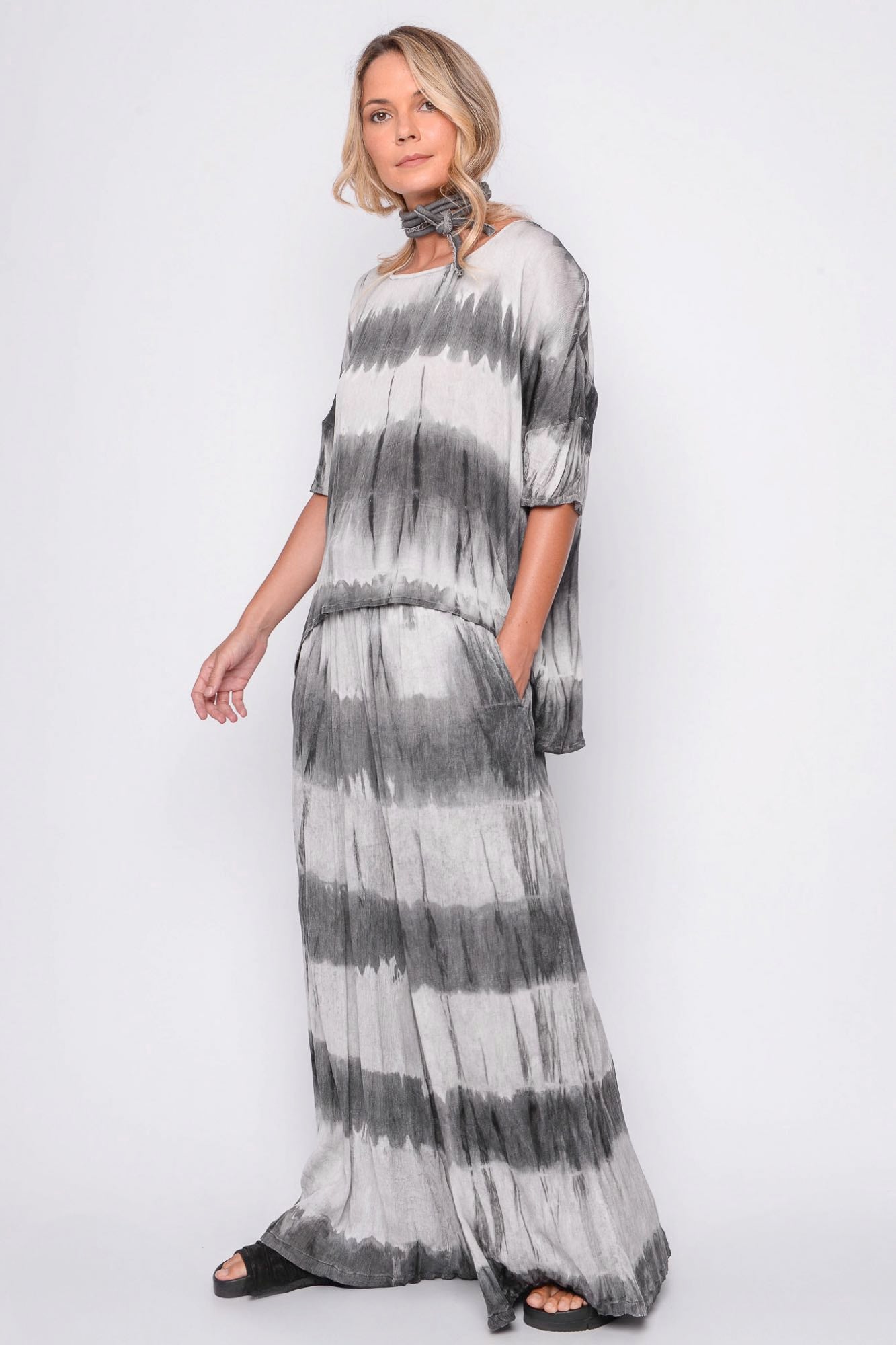 
                  
                    261.11.07 100% MODAL CRINKLE 119 TIE DYE
                  
                