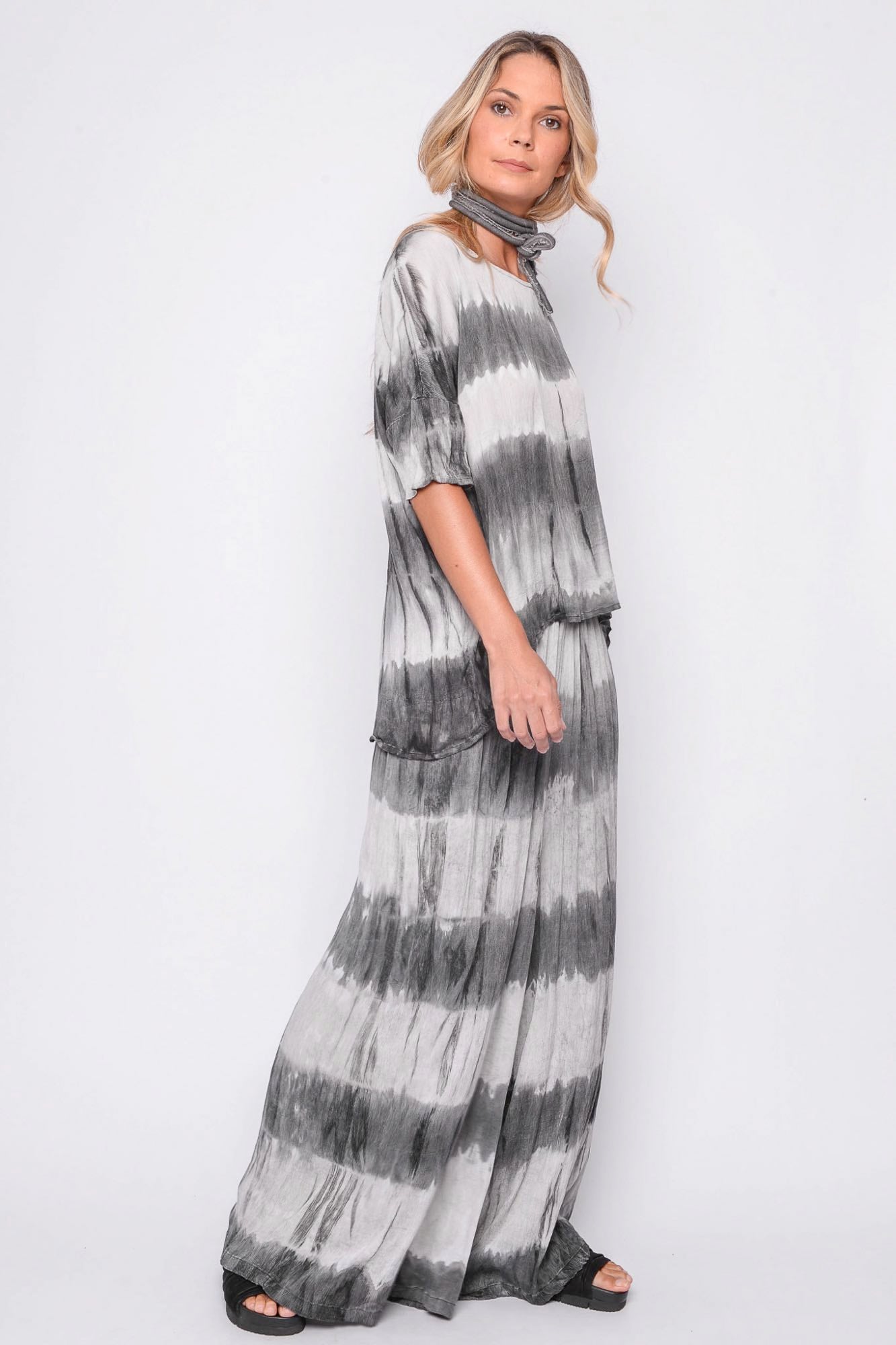 
                  
                    261.11.07 100% MODAL CRINKLE 119 TIE DYE
                  
                