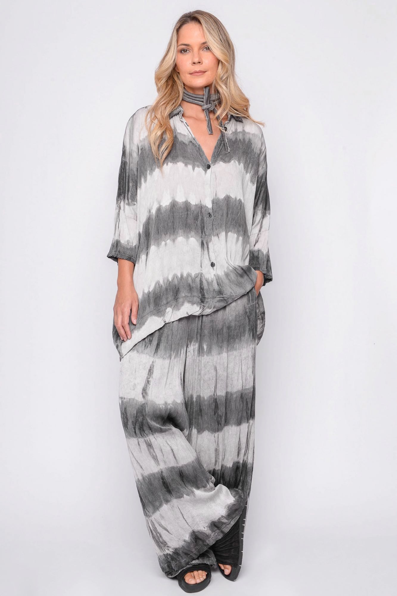 
                  
                    261.11.02 100% MODAL CRINKLE 119 TIE DYE
                  
                