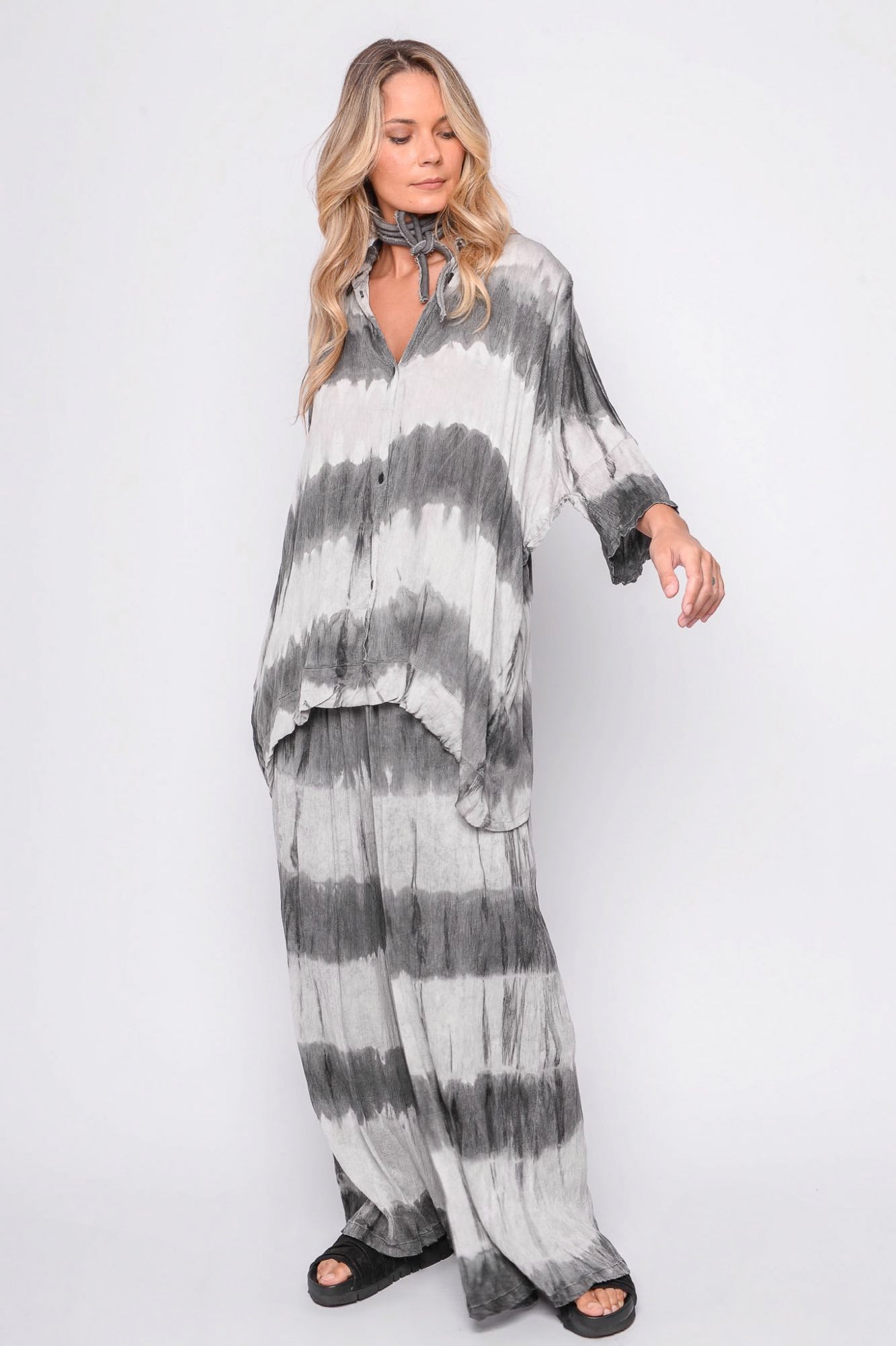 
                  
                    261.11.03 100% MODAL CRINKLE 119 TIE DYE
                  
                