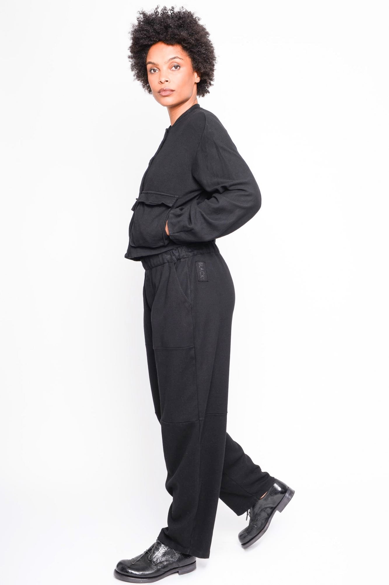 
                  
                    262.01.02 RV100 BLACK
                  
                