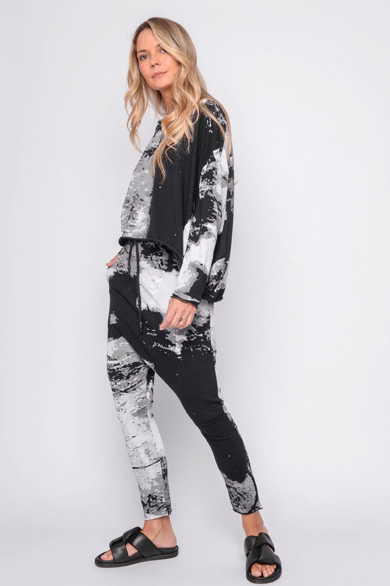 
                  
                    261.02.01 95% CO 5% EA 509 PRINT ON BLACK
                  
                