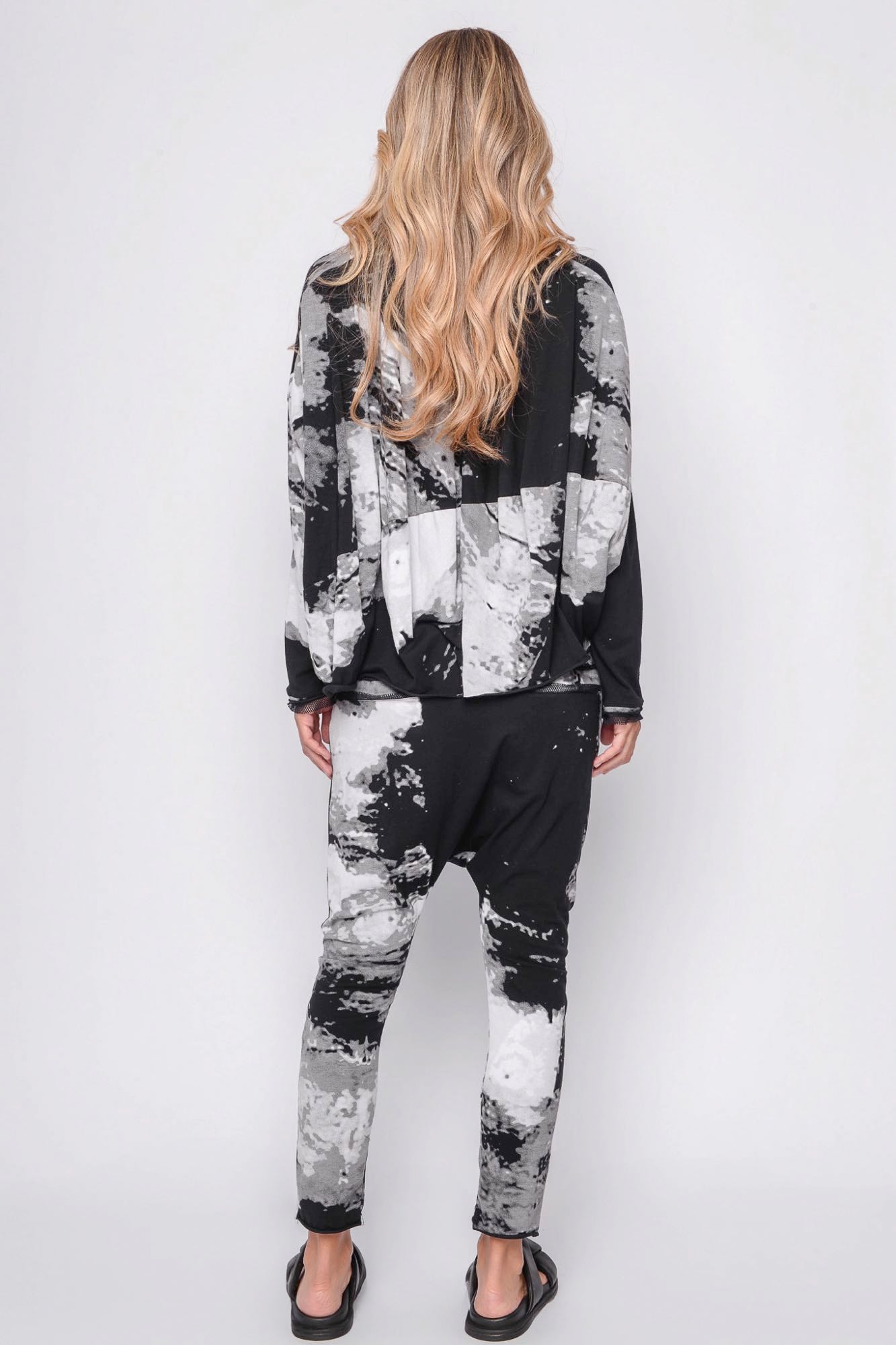 
                  
                    261.02.01 95% CO 5% EA 509 PRINT ON BLACK
                  
                