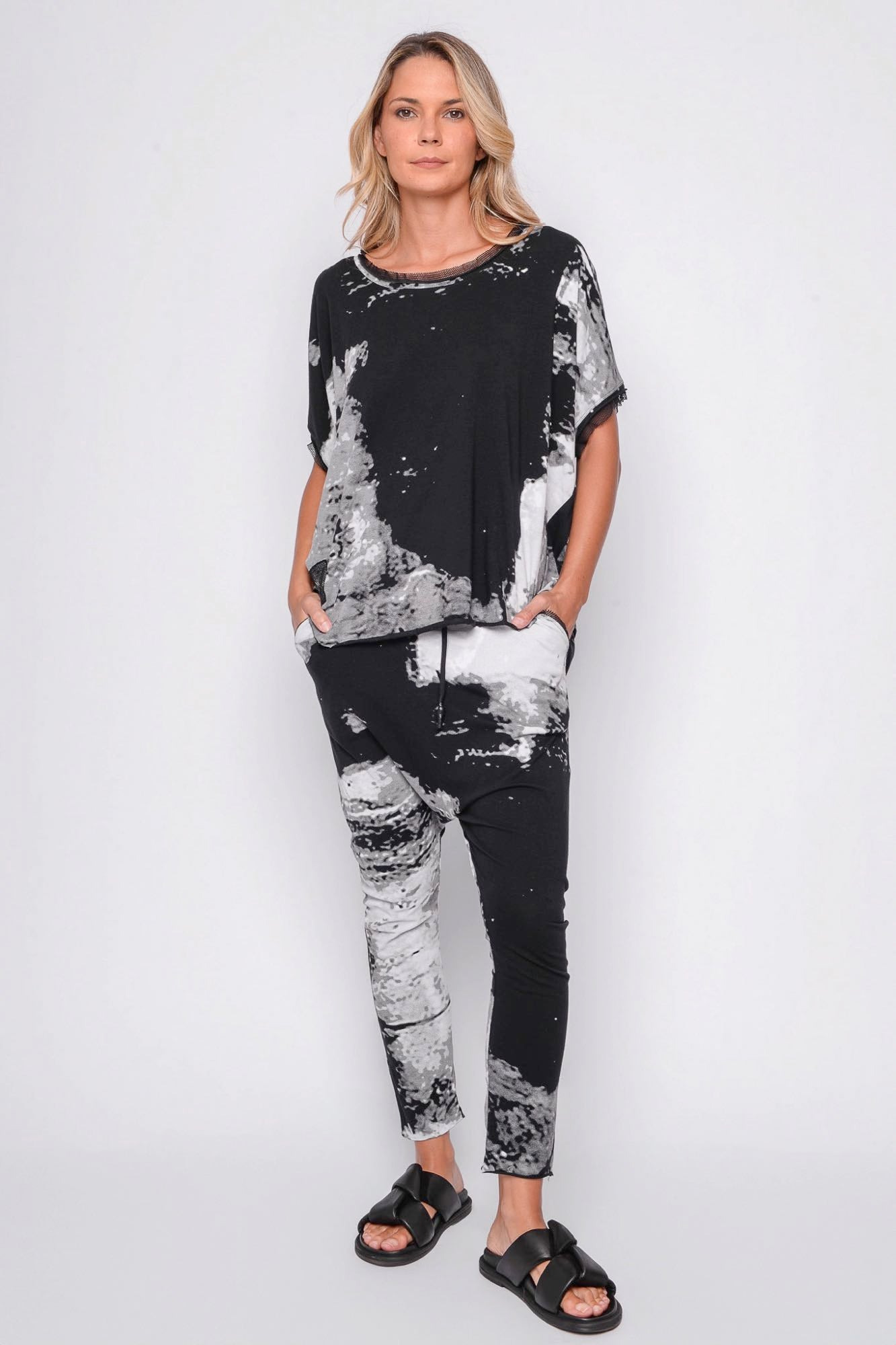 
                  
                    261.02.09 95% CO 5% EA 509 PRINT ON BLACK
                  
                