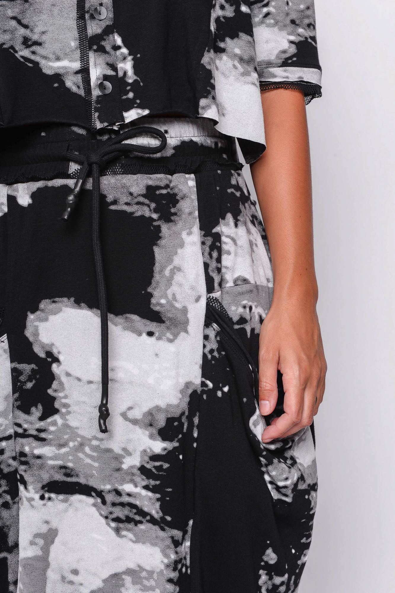 
                  
                    261.02.05 95% CO 5% EA 509 PRINT ON BLACK
                  
                