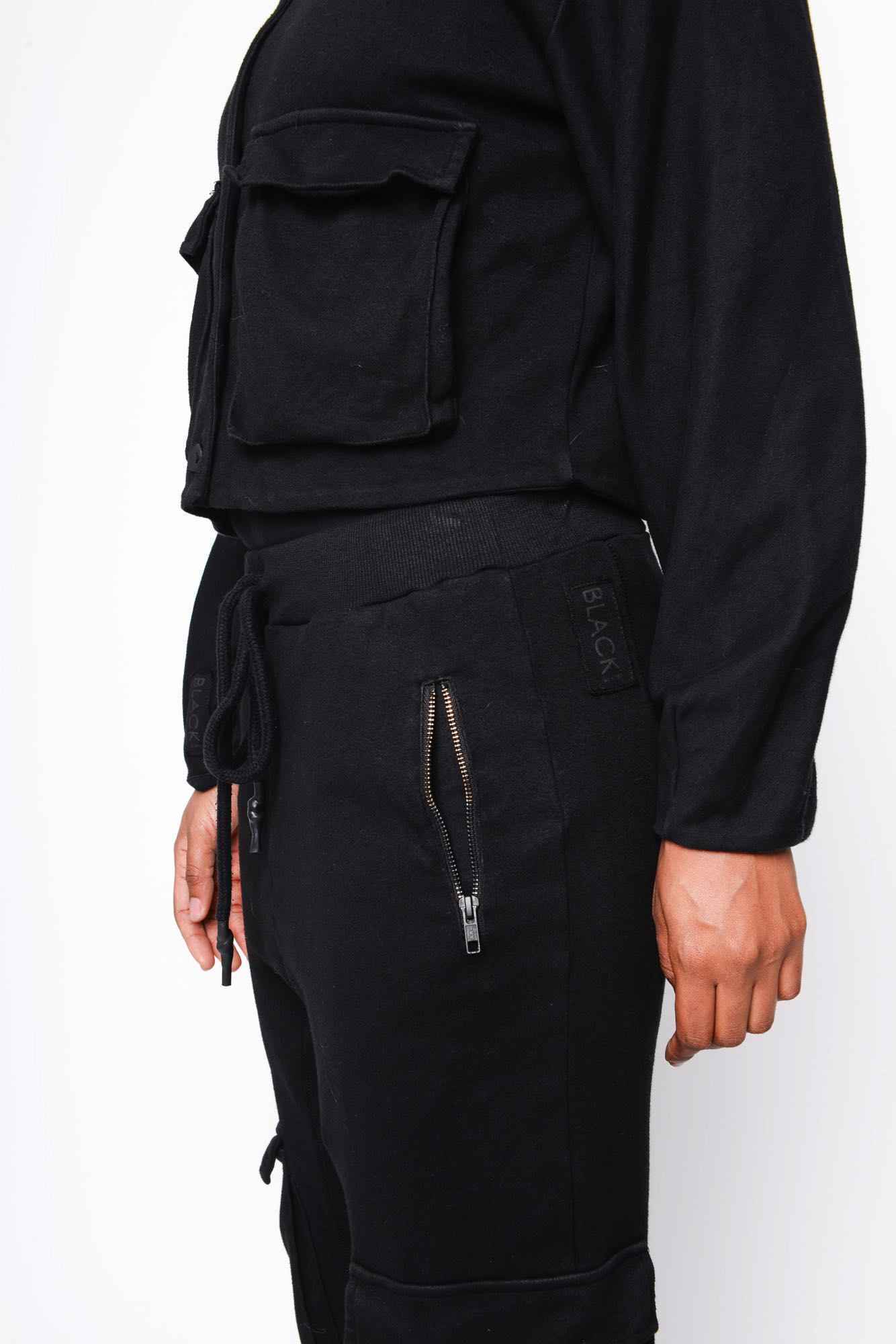
                  
                    262.01.01 RV100 BLACK
                  
                