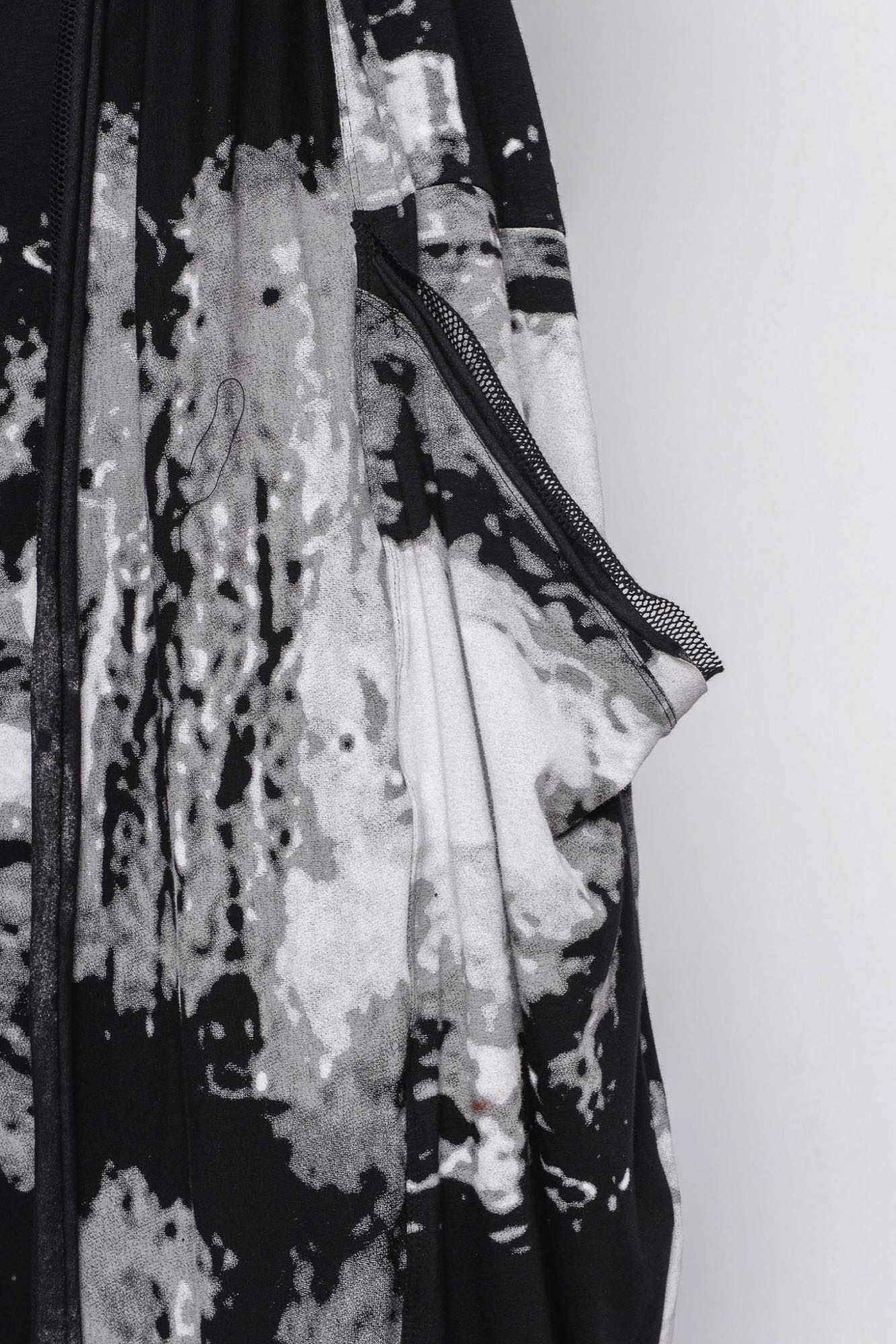 
                  
                    261.02.14 95% CO 5% EA 509 PRINT ON BLACK
                  
                