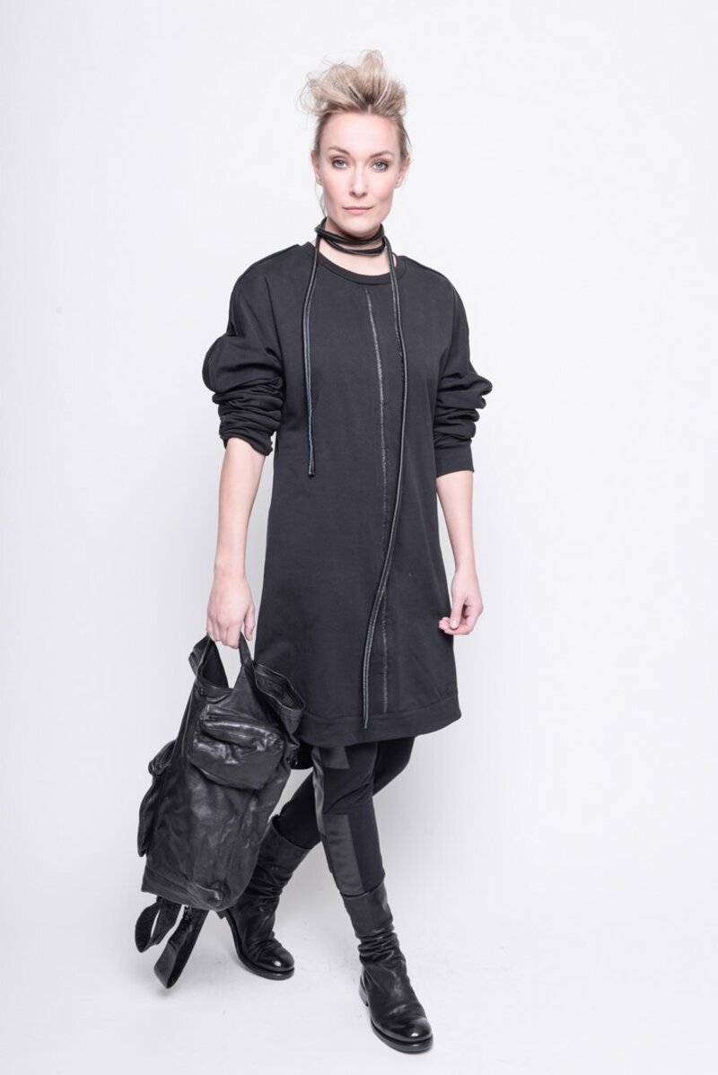 
                  
                    202.07.01 DRESS FASCINATING 100% CO 100% PINETEX PLAIN BLACK
                  
                