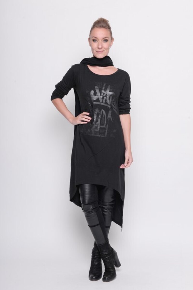 
                  
                    202.23.03 Dress GRAFFITI 60% COTTON 40% MODAL BLACK
                  
                