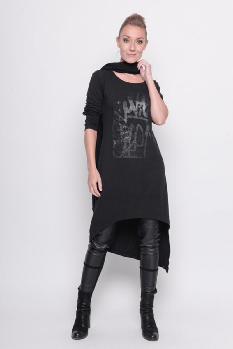 
                  
                    202.23.03 Dress GRAFFITI 60% COTTON 40% MODAL BLACK
                  
                