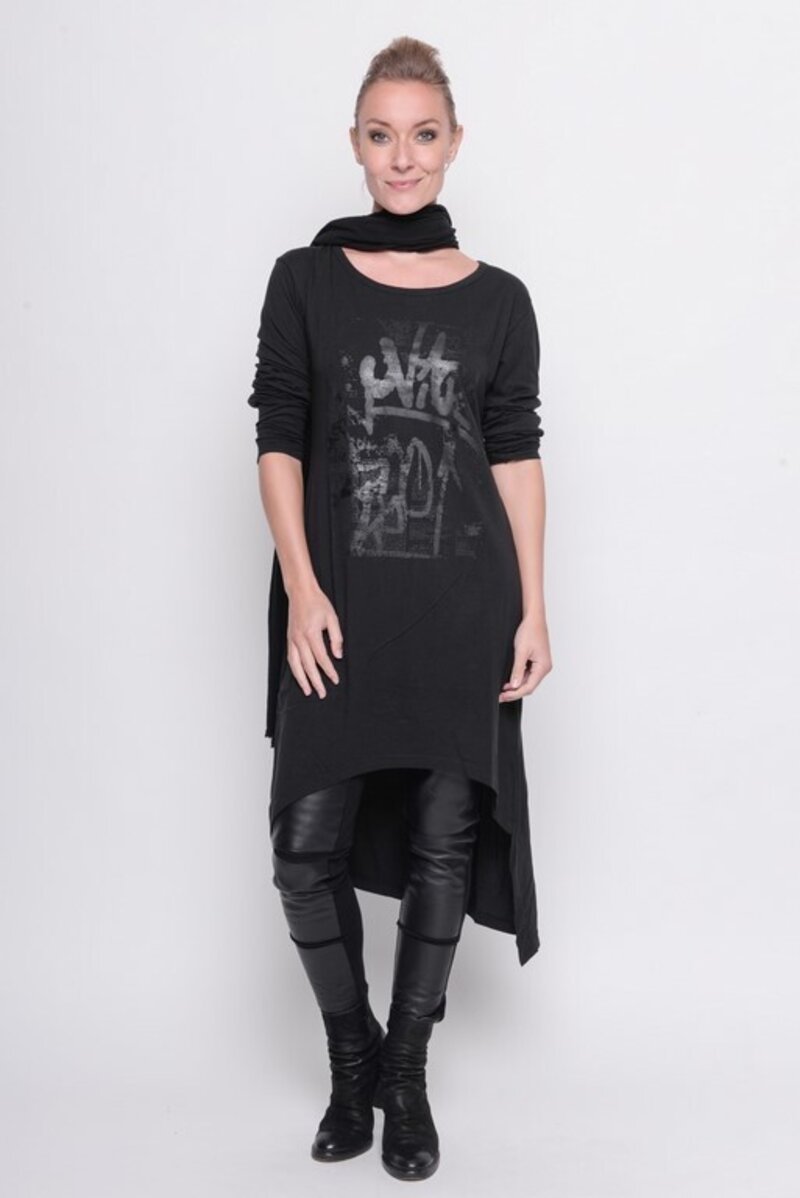 
                  
                    202.23.03 Dress GRAFFITI 60% COTTON 40% MODAL BLACK
                  
                